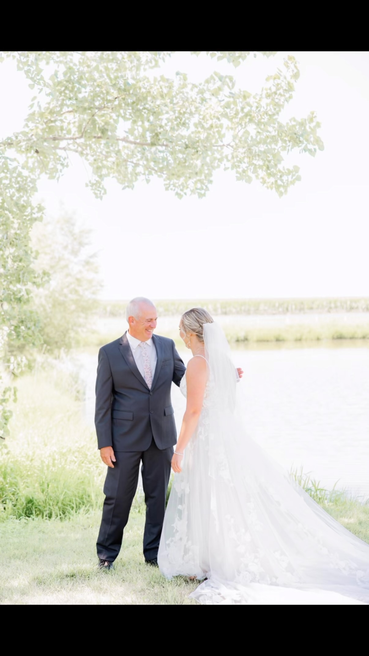 Today, we celebrate the dads who have held our hands, wiped our tears, cheered us on and eventually walked us down the aisle.🤍
Some of the most emotional moments we witness at Rustic Rose Barn happen between a bride and her father—a first look, a hug before the ceremony, or that unforgettable walk down the aisle.
Happy Father’s Day to all the dads, stepdads, grandpas, and father figures who make these moments so special. Thank you for being part of the memories that last a lifetime.🥹
photography |
@sailorbreez.photo.and.film
@lesliecookphotography
@lauravonkampenphotography
@jasontcrocker
@imagesbymosch
@farmerswifephotography
@courtneyraeimagedesign
@bestillphotoco
@annagracecreative
@amandabasteen