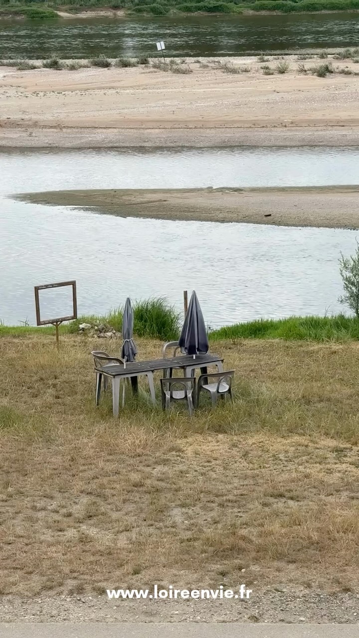 La meilleure climatisation ? La Loire.
Pas de bouton, pas de facture. Juste l’eau, l’ombre des arbres, et une brise qui sait ce qu’elle fait.
Faire une pause sur la destination Loire en Vie pour recharger ses batteries.
www.loireenvie.fr