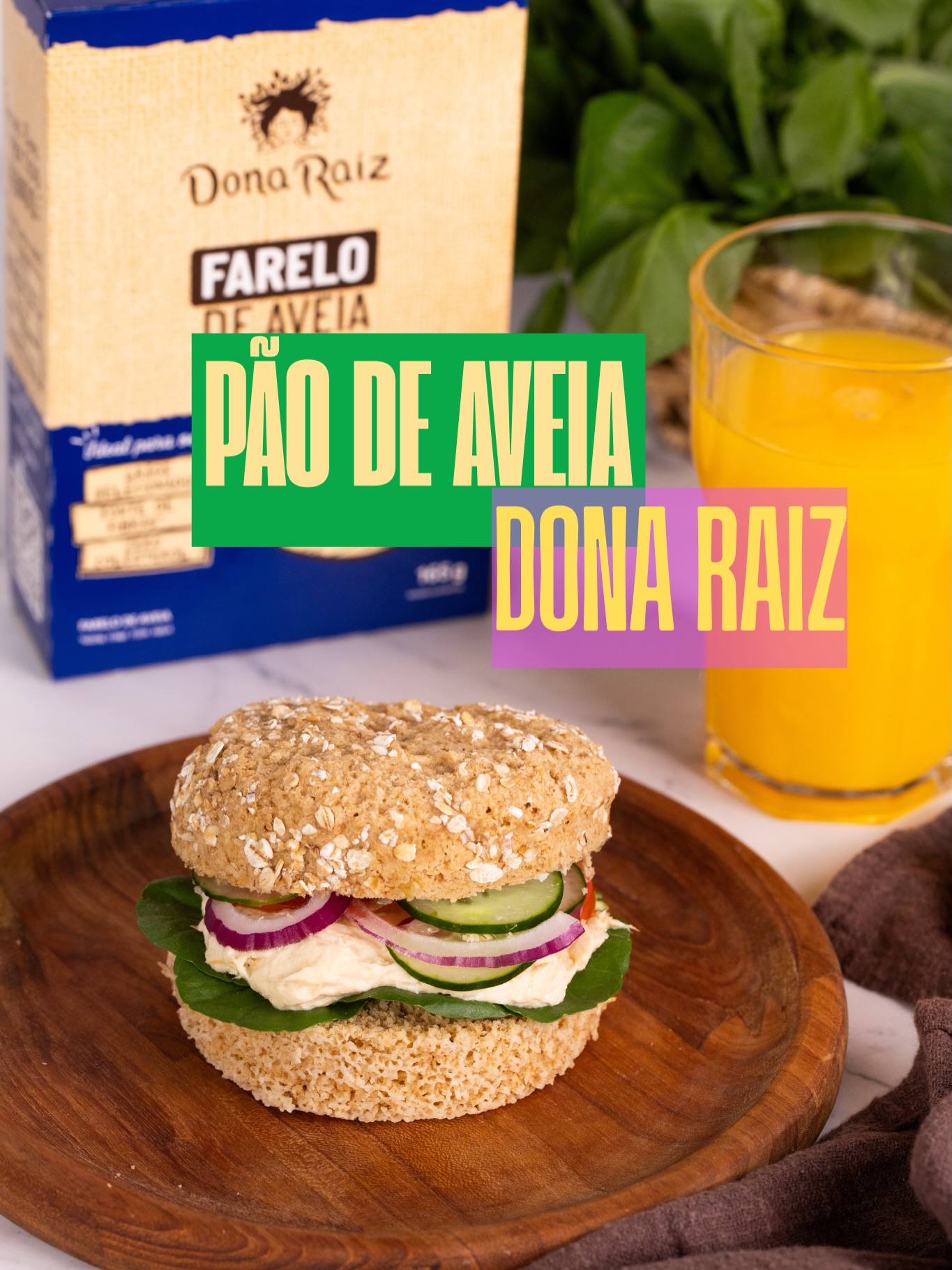 Esse pão de aveia é perfeito para acompanhar seus lanches ou café da manhã. Fica pronto rapidinho e você pode usar sua criatividade para rechear da forma como quiser✨
📋Ingredientes:
1 ovo
3 c.s. de farinha de aveia
1 c.s. de azeite
2 c.s. de leite
1 c. de chá de fermento
Aveia em flocos para finalizar
👩🍳Modo de preparo:
Bata o ovo, adicione os demais ingredientes e misture até obter uma massa homogênea. Unte um potinho com azeite, despeje a massa, finalize com aveia em flocos e leve ao microondas por 2min. Sirva com patê de frango e salada.
Pronto! É muito fácil ter um pão fresquinho e nutritivo em menos de 5 minutos😉
Você vai testar essa receita? Conta pra gente nos comentários 👇💚
#DonaRaiz #Paodeaveia #aveiasemglúten