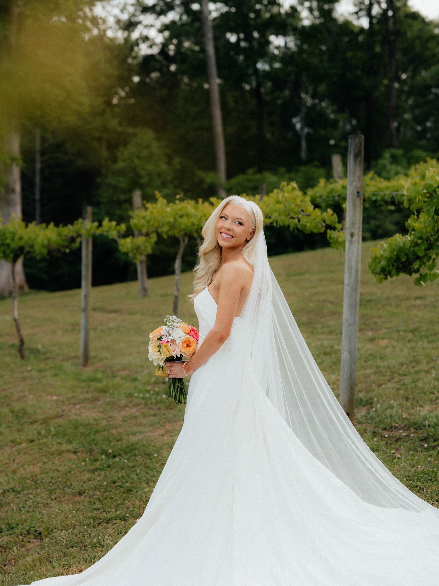 ✨Baylee and Eric✨ Early May is dreamy at the vineyard! We loved having these two, and their wedding was lovely. 😍
@heathermeyerphotography
@wed_knoxville
@halstonwellsweddings
@adorn_hair_co
@brides_bybrooke