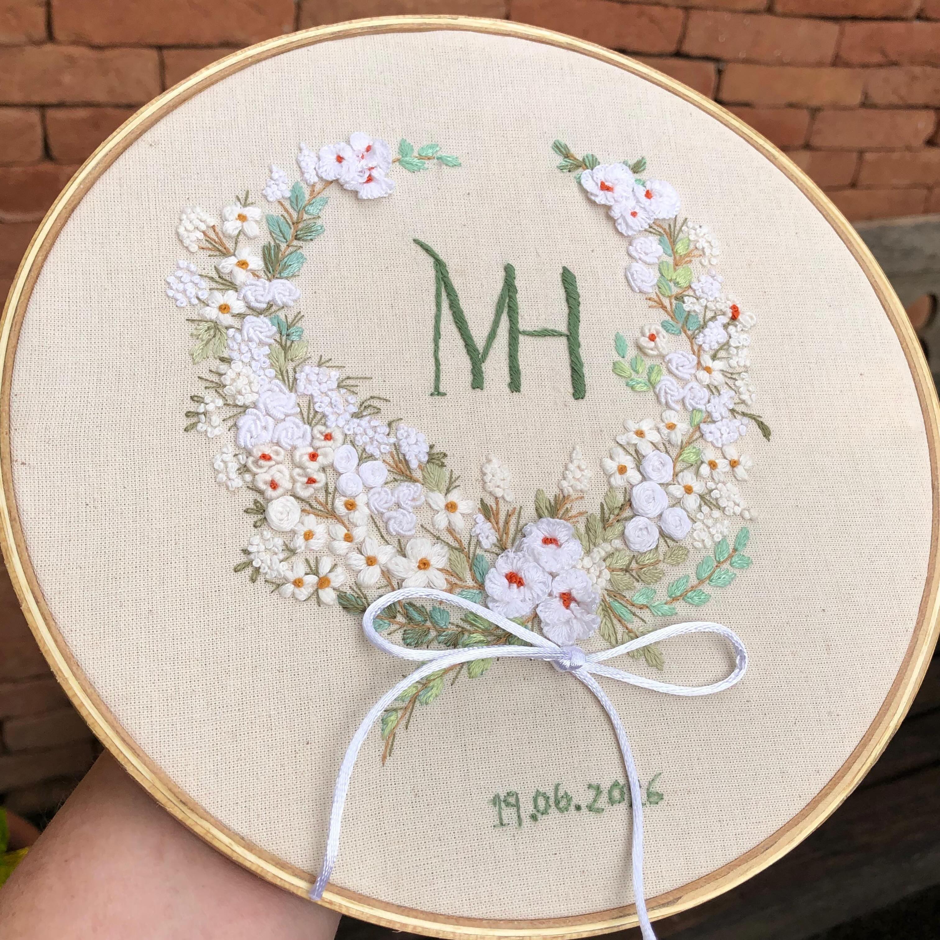 Porta aliança em rococó com identidade visual do casamento 💍👰🏻🤵🏼💒 🌼