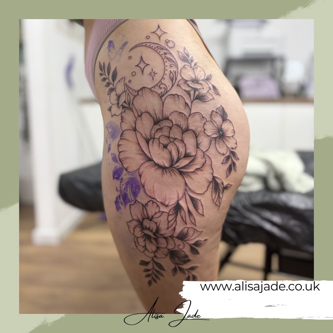 ✨ Start of a project 🌙
Laying the foundations for this floral leg piece. Can’t wait to add more to this and build on a full leg of prettiness 💚
