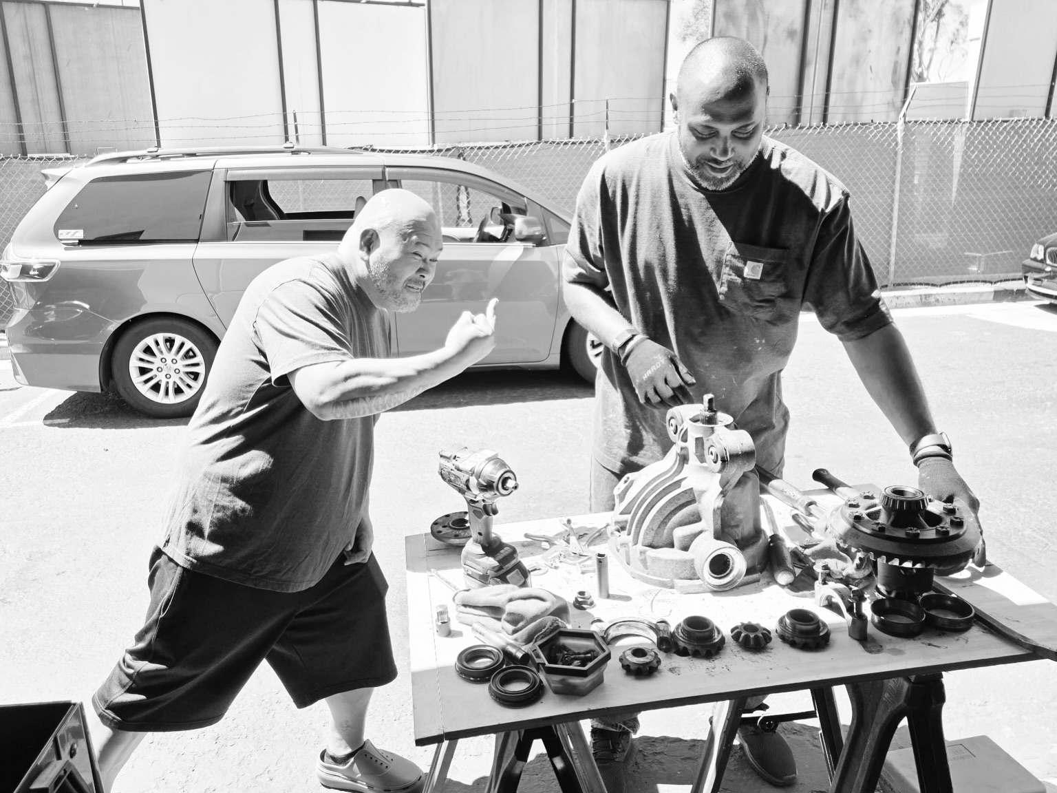 More for the Z. Putting that FORD8.8 For the power with the @osgiken diff! Rebirth to Zema is in full effect! @semabotb here we come! Thanks to @som_merlewoods for helping with my pops tribute build. Hope you’re looking down on us and proud of what we got going. I’m sure Merle’s mom is up there smiling that he’s finally doing what he truly loves. We love you guys 🙏🏽.