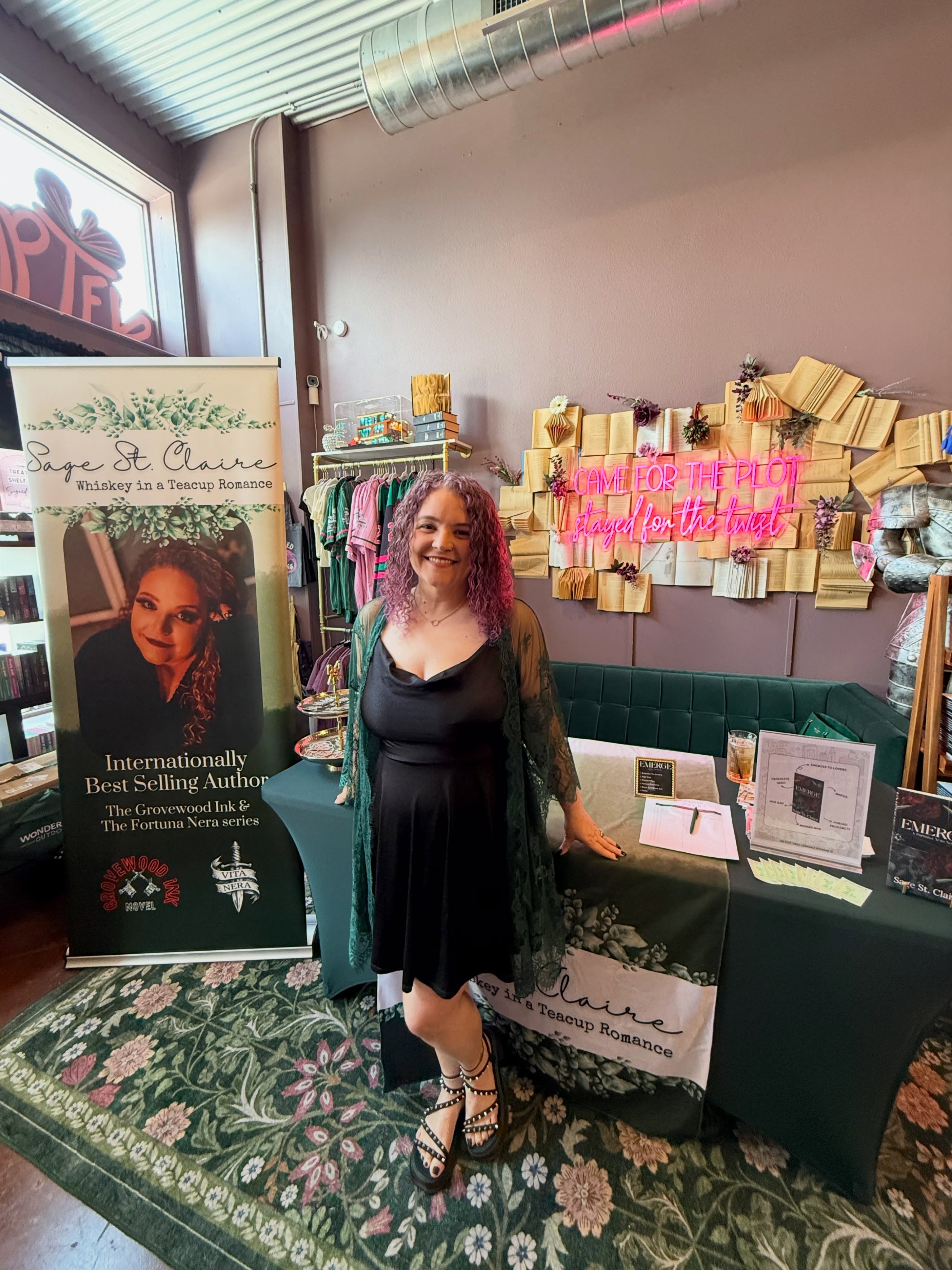 Come find me today at @theplottwistbookbar!!! Let’s chat about hot mafia men with all the audacity and the women who put them in their place 😏