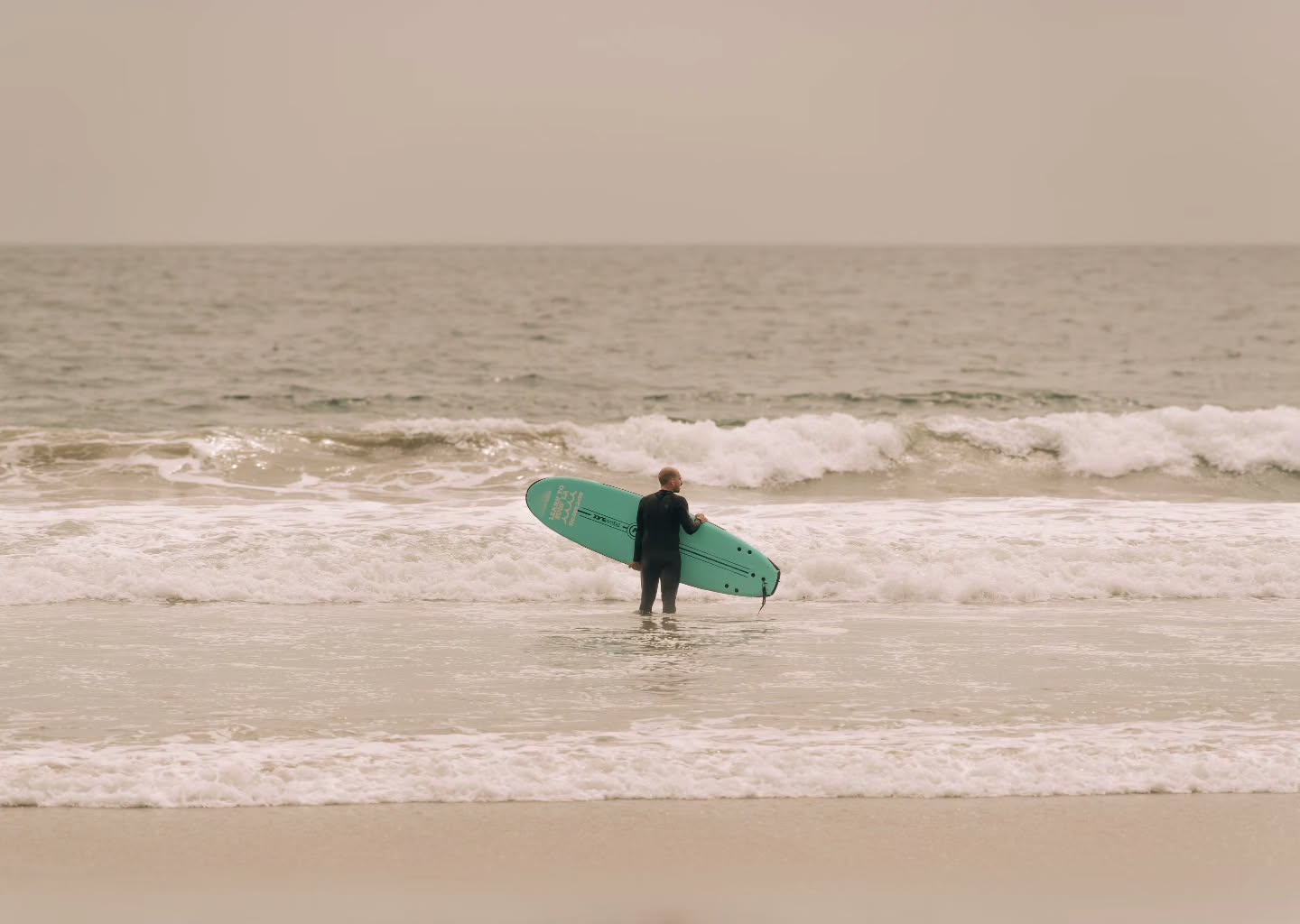 Wave watching. πββοΈβ±οΈ
We didn't get a chance to hit the waves this time round, but we sure had a blast watching the locals give it a go. π
(2026-05-15)
#losangeles #surfing #surfphotography #beachdayβοΈ