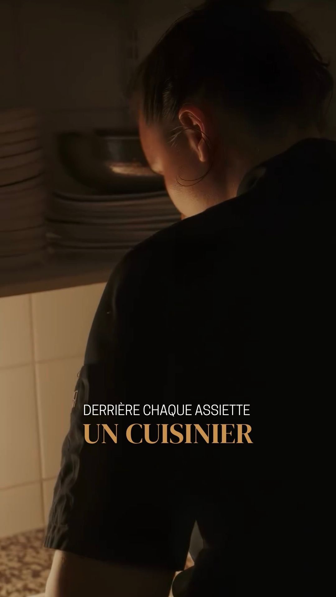 👨🍳 Derrière chaque assiette d’exception se cache un cuisinier.
Avant d’arriver à votre table, chaque plat est le fruit d’un savoir-faire, d’une passion et d’une attention portée au moindre détail.
De la sélection des produits frais au dressage minutieux, nos cuisiniers mettent chaque jour leur exigence et leur créativité au service d’une cuisine généreuse, raffinée et inspirée.
Au Christina, nous sommes convaincus qu’une belle assiette raconte toujours une histoire. Celle d’une équipe passionnée, d’un geste maîtrisé et d’une envie sincère de vous faire vivre une expérience culinaire mémorable.
✨ Parce que l’excellence se construit en cuisine, bien avant la première bouchée.
📍 Le Christina 20 Rue des Esserts 74100 Ville-la-Grand
📞 Réservations : 04 50 06 48 77
🍽️ Nous sommes curieux de vous lire : quel est le plat du Christina qui vous a le plus marqué… et pourquoi ? Partagez votre souvenir en commentaire.