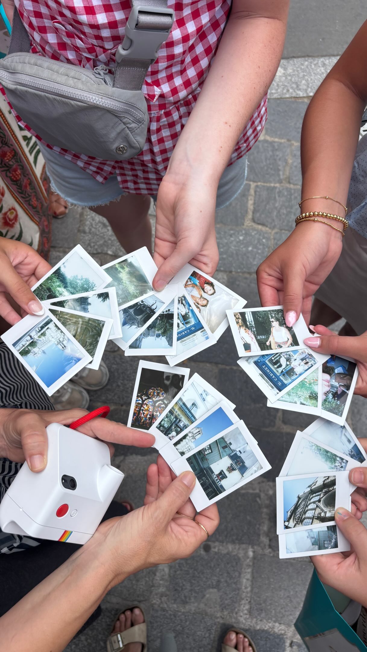 Making Paris plans with your teens or tweens? Contact me to schedule a photo walk! 📸 I created Paris in a Flash for families who want to see the best of central Paris and have a physical souvenir of their experience. I provide the cameras and instant film, you provide curiosity and an eye for the unexpected 👀 a Paris heatwave is oppressive but on the plus side it really forces you to slow down, which can be tricky when you’ve got a full itinerary! Thanks to the @coucou.tour girls and moms for being troopers yesterday—can’t wait to see these girls’ travel journals 📝