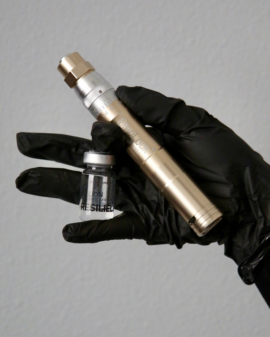 Microneedling + exosomes = the ultimate skin reset. This powerhouse treatment helps boost collagen, speed up healing, improve texture, and leave your skin looking smoother, brighter, and refreshed. 💉🧬
Say goodbye to dullness and hello to that lit-from-within glow. Book now! 520-618-0232
#ReNew360 #TucsonArizona #Microneedling #Exosomes