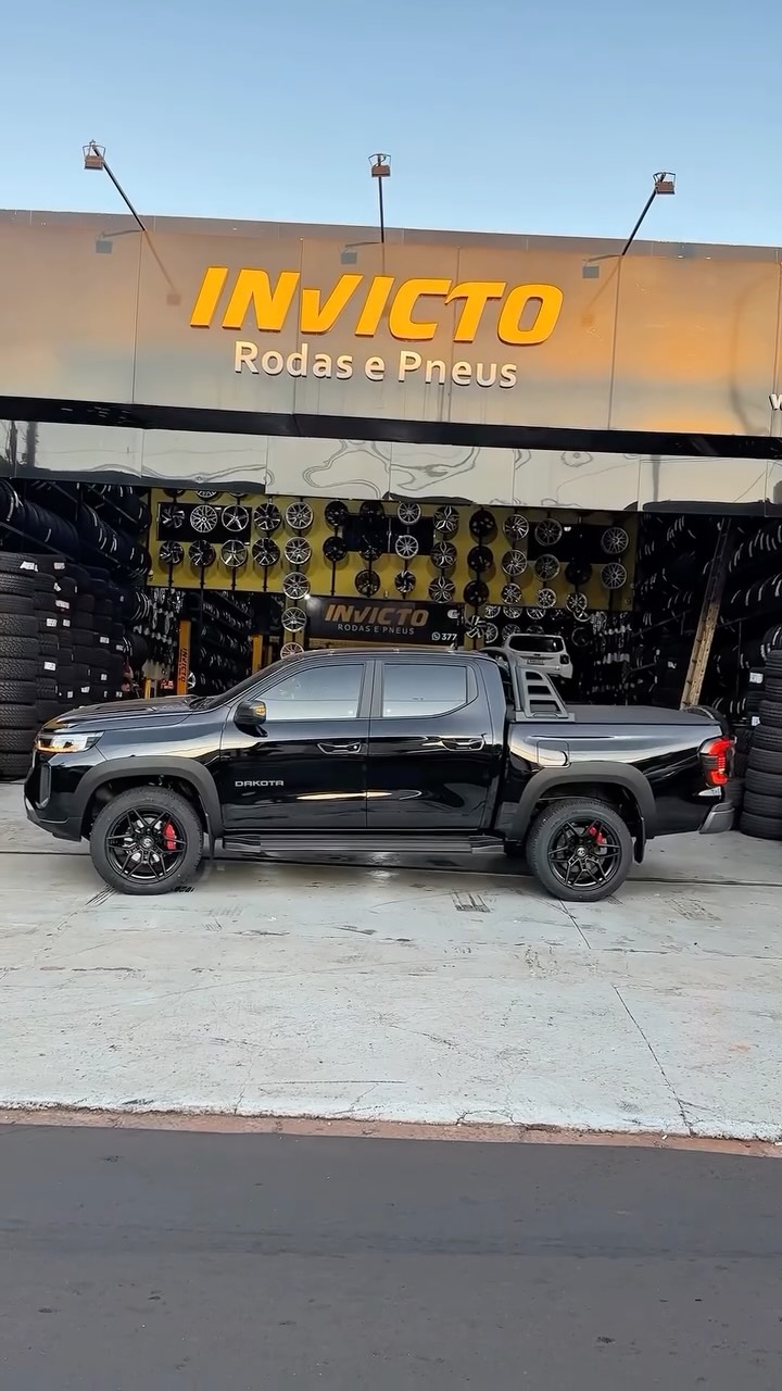 RAM DAKOTA 2026
🛞 Pneu Nexen Roadian AT 4x4
• Medida: 265/50 R20
• Índice: 111T XL
• Etiqueta: E/E (72 dB)
➡️ Excelente desempenho no asfalto e na terra, proporcionando conforto, segurança e durabilidade.
🛞 Roda RAW KTW228 Satin Black
• Medida: 20x9,5
• Furação: 6x139,7
• Offset (ET): +20
• Cubo (CB): 106,1 mm
➡️ Acabamento Satin Black com design robusto e moderno, destacando ainda mais o visual da Dakota.
🔩 Acessórios Instalados
• Porca anti furto preta
• Capas Brembo vermelhas
➡️ Mais segurança e um toque esportivo que faz toda a diferença no visual.
🔧 Serviço Realizado
• Balanceamento
📍 Invicto Rodas e Pneu
📞 (16) 3771-2800
🙏 “Quem confia em Deus transforma desafios em conquistas.”
#InvictoRodasEPneu #RamDakota #Dakota2026 #Nexen #RoadianAT4x4 RAWWheels Rodas20