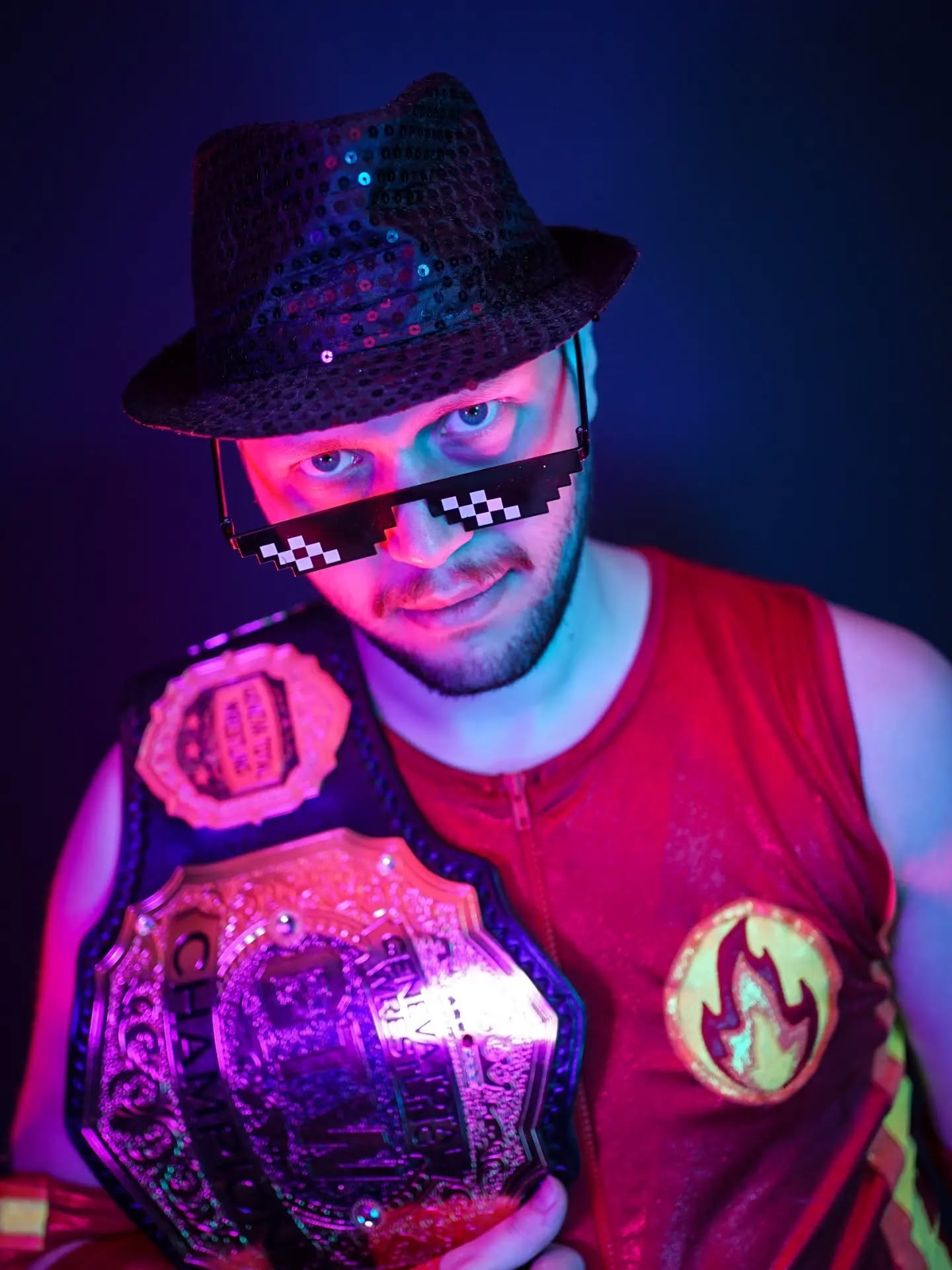 Des rires, une odeur de brûlé... nous étions certains de trouver @ryanlepyromane pas loin! Il nous en dis plus sur le show Domination prévu ce samedi à Bullet:
🟣 Une nouvelle opportunité pour le titre par équipe. Un pronostic ?
Mon pronostic est que vous assisterez à quelque chose de grandiose. Car ce n'est pas tous les jours que l'on a l'occasion de voir l'Histoire se rectifier sous nos yeux, et c'est ce qui va se passer le samedi 27 juin à Bullet. L'Enclos va enfin rectifier l'Histoire de ces titres Tag Team, dont Ditutala et moi-même devrions déjà être les champions depuis le début, en tant que seule vraie équipe de la GTW 🫡🔥
🟣 Un message pour Bullet ?
Bullet, choisissez bien déjà l'équipe que vous soutiendrez. Car quand l'Enclos remportera les titres Tag Team le samedi 27 juin, il sera ensuite trop tard pour vous pour soudainement faire partie du camp des vainqueurs avec nous 💪😎 Soit vous êtes avec nous, soit vous êtes contre nous.
🟣 Si tu gagnes tu seras champion de la GTW ET Tag team. Ça fera pas un peu trop ? Trop encombrant ?
En tant que champion GTW, c'est mon devoir d'être meilleur que n'importe qui d'autre ici. C'est mon devoir de dominer. C'est pour cela que le samedi 27 juin, vous comprendrez pourquoi le show s'appelle Domination, quand l'Enclos viendra asseoir sa domination totale sur la GTW.
J'ai également un message à passer à nos adversaires du 27 juin, les Sauvages : profitez bien de vos derniers instants avec ces titres Tag Team. Car l'Histoire est écrite par les vainqueurs. Et il est venu le temps de réécrire l'Histoire.
#interview #catch #wrestling #show