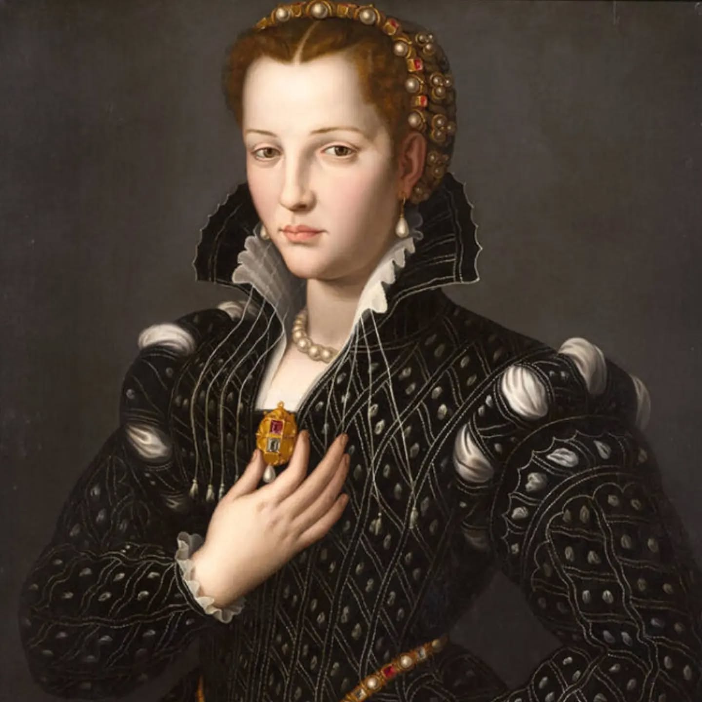 I have just placed probably the strangest Amazon order: rose water, cloves, benzoin & Arabic gum, + few other mysterious items.
The ingredients needed to make our very own pomander in the special workshop led by the expert historian @profjillburke, next week in Florence!
Derived from the French pomme d’ambre (“apple of ambergris”), these ornate gold and silver accessories were filled with exotic scents like ambergris, musk, cloves, cinnamon, rose, and citrus.
Part jewelry, part perfume, part status symbol—pomanders were the ultimate luxury accessory.
They were the Renaissance's answer to luxury perfume: part jewel, part fragrance vessel, and part symbol of a world captivated by beauty, magic, and scent.
The workshop will be a very special part of the insider's tour "Florence Trough Her Eyes," June 26-28, 2026.
--
Images:
Alessandro Allori, Portrait of Lucrezia de Medici, c. 1560
Nicolas Neufchâtel, Portrait of a Lady, c. 1540, detail
Jacob Cornelisz van Oostsanen,
Portrait of Jan Gerritsz van Egmond van de Nijenburg, 1518