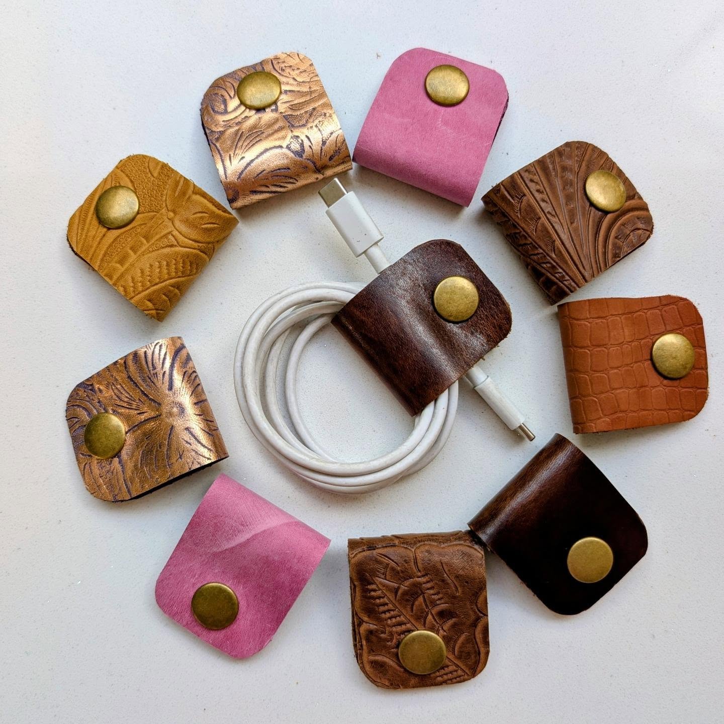 Leather cable clips! Who's loving these? Practical AND pretty!
#leathergoods #ditsybags