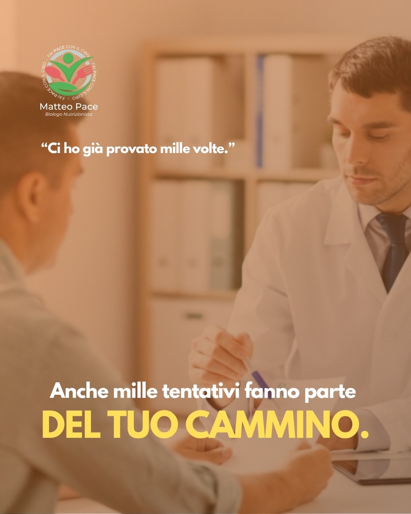 Questa è forse una delle confessioni più cariche di stanchezza e frustrazione che ascolto durante le prime visite in studio. 🧑🏻⚕️
Chi arriva da me spesso si porta dietro un bagaglio pesante: anni di diete rigide, calcoli ossessivi di calorie, restrizioni estreme e, puntualmente, quel senso di sconfitta che arriva quando si molla la presa.
C’è una verità fondamentale che devi fare tua: anche mille tentativi fanno parte del tuo cammino. 🚶🏻♂️
Quei mille tentativi non sono stati un fallimento tuo. Sono stati la dimostrazione che i metodi rigidi, punitivi e standardizzati della diet culture non erano adatti a te, alla tua vita e alla tua serenità. Non sei tu ad aver sbagliato, sono quelle regole forzate ad aver fallito.
Questa volta proviamo a farlo in modo diverso, non una dieta da subire, ma un percorso da costruire insieme. Passo dopo passo, rispettando i tuoi tempi, fai pace con il cibo. 🥗
#matteopace #faipaceconilcibo #biologonutrizionista #dietculture #fallimento