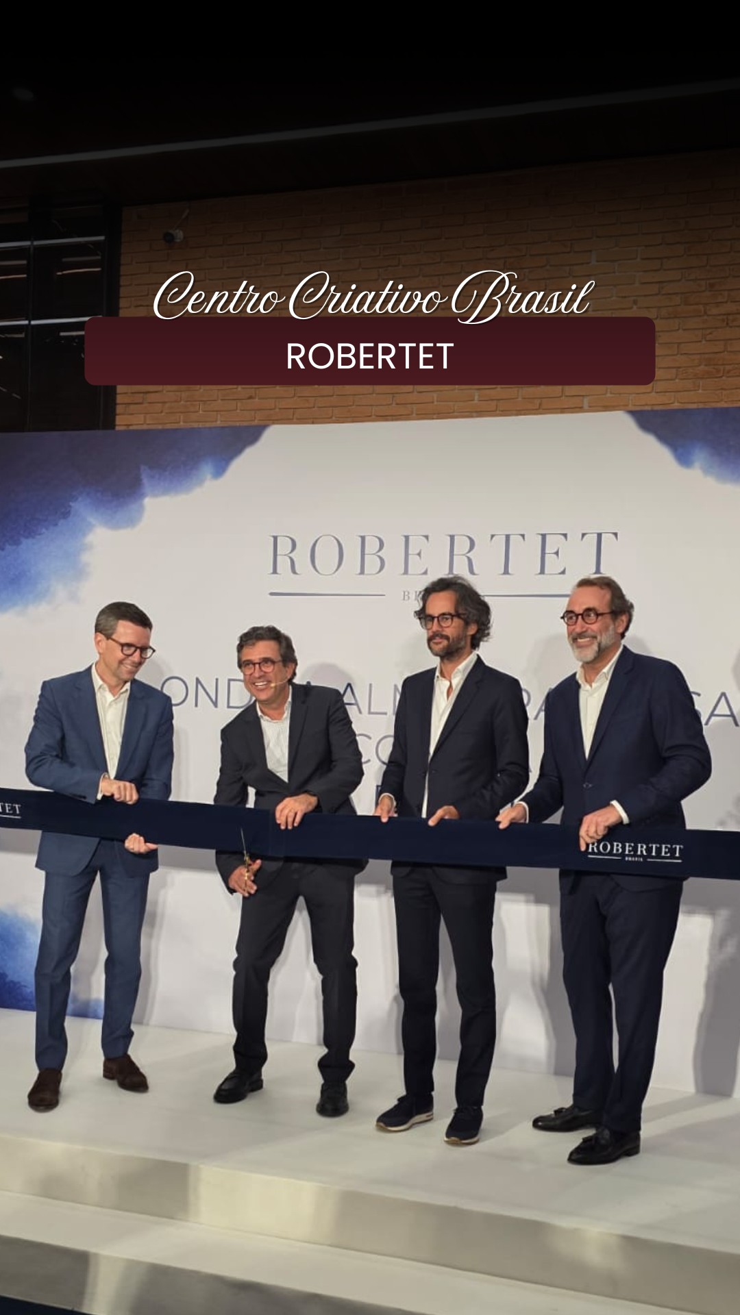 CENTRO CRIATIVO BRASIL
ROBERTET
🌿 A Robertet é uma renomada casa de fragrâncias e aromas de origem francesa, fundada em 1850 em Grasse, considerada o berço da perfumaria mundial. Reconhecida como líder global em matérias-primas naturais, atuando de ponta a ponta, desde a fonte botânica até o produto final, é um dos meus maiores parceiros nas iniciativas culturais e educativas.
✨ Foi uma honra para mim participar da celebração da abertura do Centro Criativo do Brasil, um dos maiores do mundo para a Robertet, afirmando assim seu compromisso com o mercado brasileiro.
🤝 O evento contou com a presença dos principais executivos da Robertet: Arthur Le Tourneur d’Ison, 5ª geração da empresa, Jerome Bruhat, CEO, Jordi Torradeflot Isart, Diretor Geral da Divisão de Fragrâncias, e foi conduzido com maestria por Paulo Menoita, Gerente Geral da operação no Brasil.
🌸 Desejo ainda mais sucesso à Robertet, que soube, nestes quase 200 anos, manter a tradição e acompanhar de forma magnífica a evolução do mercado de perfumaria com a criação de verdadeiras obras primas.
@robertet_group @cynthiacunhareal @menoitapaulo
#Robertet #Perfumaria #Fragrâncias #CentroCriativoBrasil #MercadoDePerfumaria