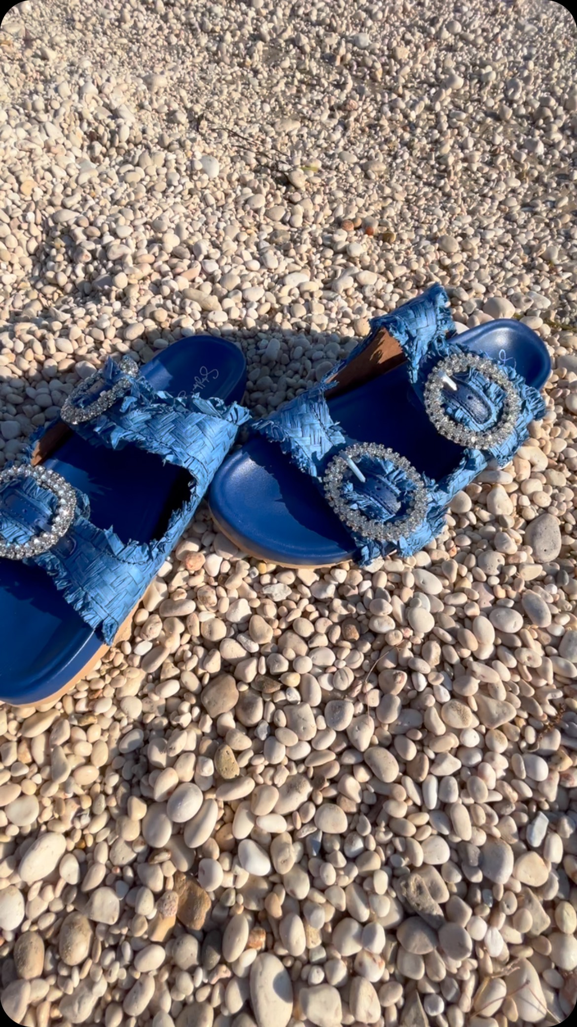 When your sandals match the colors of your summer🧜♀️🧜♂️💙
Lost in shades of Aegean blues 💙🌊
You can@order our SAMA sandals in blue or nude raffia at our online boutique at SIBYLLADELPHICA.com or via link in bio👍
#SibyllaDelphica
#LuxurySandals
#HandmadeSandals
#DesignerSandals
#sibylladelphica ResortWear
ResortStyle
SummerStyle
BeachStyle
BeachLuxury