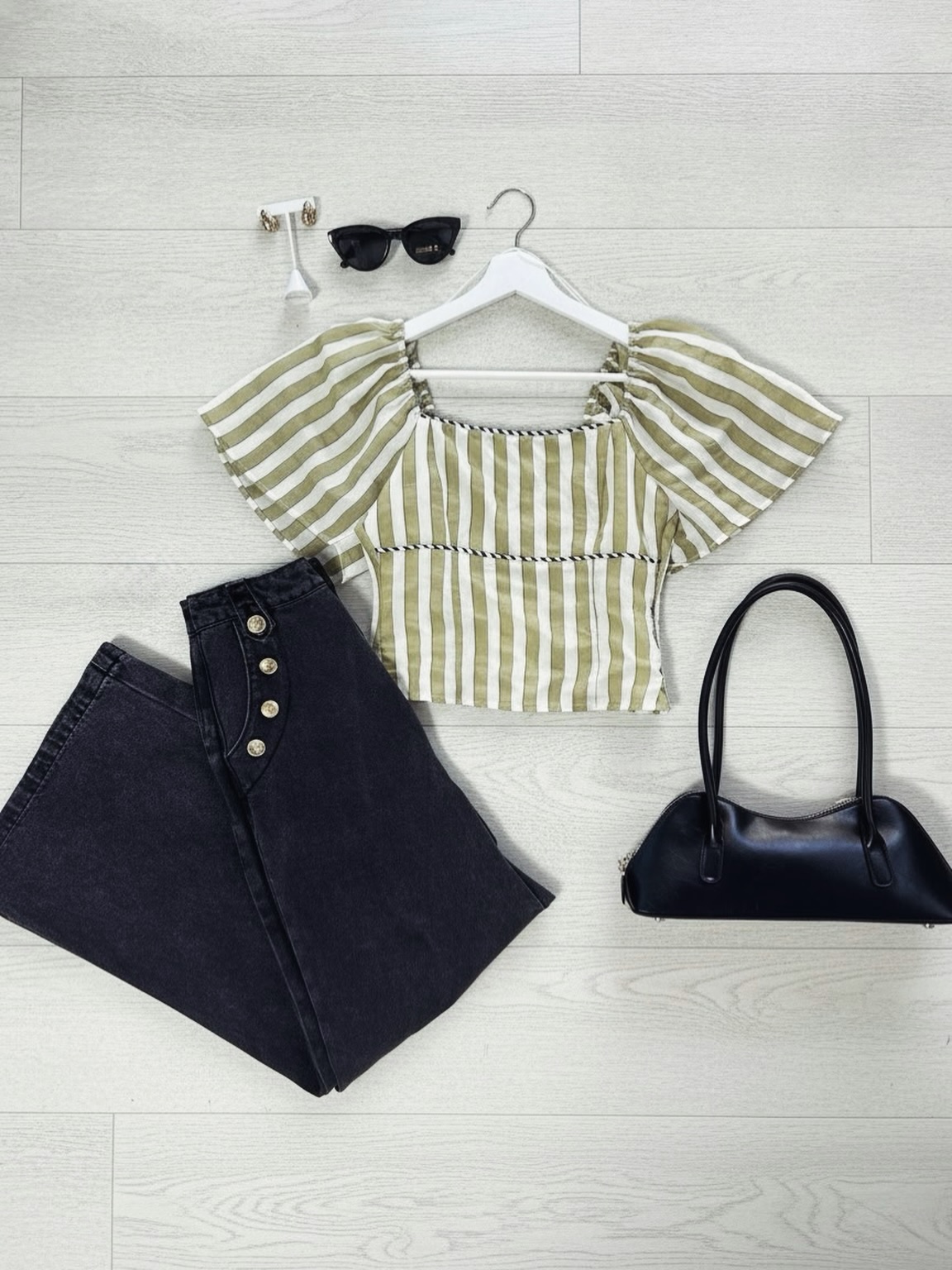 Spring & summer styles are here at BM Skincare Boutique ✨ Featuring our sage & white striped top, perfect with denim for a casual look or dressed up with silk or leather skirts for a chic night out.
#BMSkincareBostonMicroneedling #Microneedling #SpringSummerStyle #BostonBoutique #EffortlessStyle