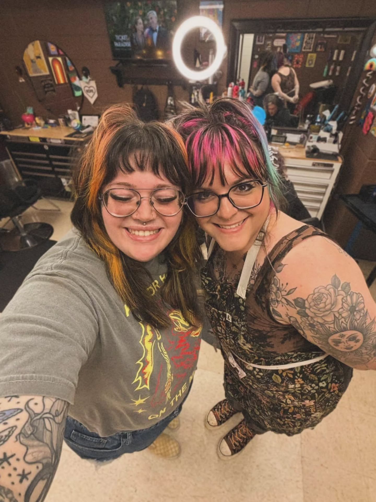 just a lil photo dump for your rainy day feed today π
snake pliskin has entered the chat, thanks to @hannahs25
as well as some handmade goodies from @tiger.megs
its been so lovely having so many visitors at the new salon π₯Ή
Love u all long time π«