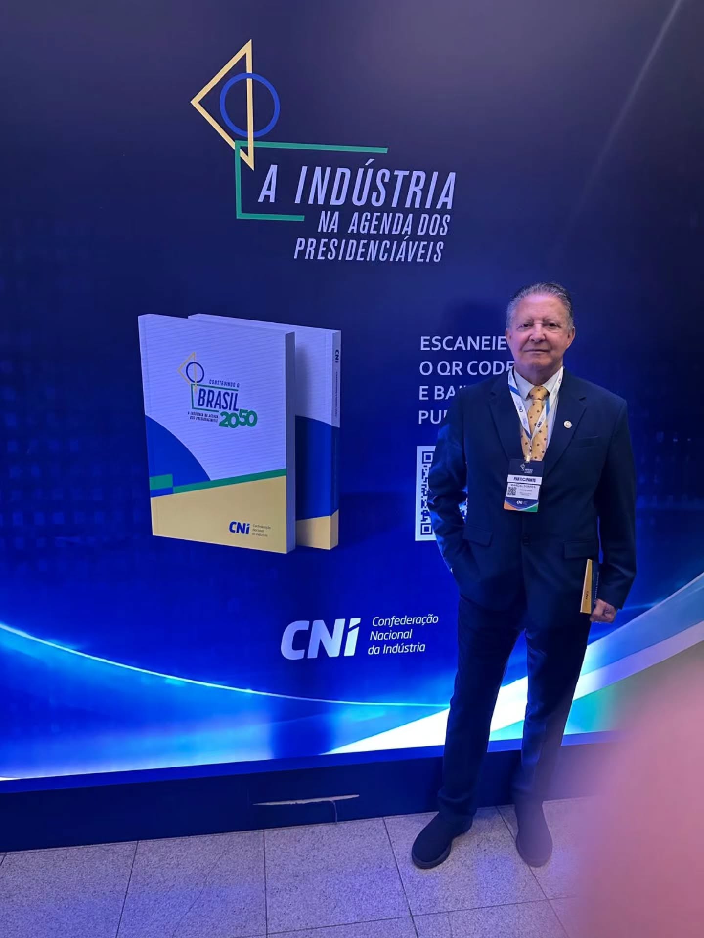 🏛️ A indústria em diálogo com o futuro do Brasil
O SINDIFARGO, representado por seu presidente executivo, Marçal Henrique Soares, do evento “A Indústria na Agenda dos Presidenciáveis”, promovido pela Confederação Nacional da Indústria (CNI) nesta segunda-feira (22/06).
O encontro reúne lideranças empresariais e pré-candidatos à Presidência da República para debater propostas voltadas ao fortalecimento da competitividade, inovação, desenvolvimento produtivo e melhoria do ambiente de negócios no Brasil. Na ocasião a CNI apresentou o documento “Construindo o Brasil 2050: a indústria na agenda dos presidenciáveis”, que reúne contribuições estratégicas do setor produtivo para o futuro do país.
A participação do SINDIFARGO reforça o compromisso da indústria farmacêutica goiana com o diálogo institucional e com a construção de políticas públicas voltadas ao crescimento econômico, a geração de empregos e o desenvolvimento sustentável da indústria nacional.
#Sindifargo #IndústriaBrasileira #Competitividade #Inovação #DesenvolvimentoIndustrial