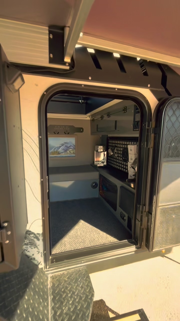Let’s hear it…
What’s one thing you’ve forgotten to pack on a camping trip that you’ll NEVER forget again? 😅
We’ve all been there.
#tacticaloverland #adventuretrailer #camping #offgrid #madeincanada