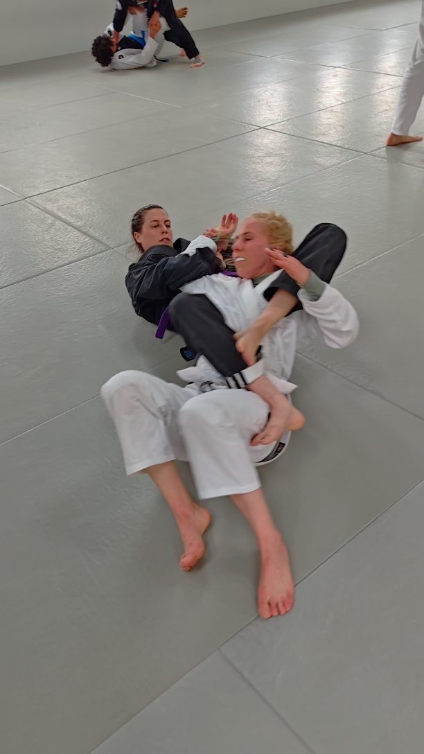June at the gym! We've been focusing on turtle and attacking the back for our monthly theme. Some flashy moves and fun-damentals 🐢
Wanna learn something new this summer? Get in touch via message or email to try out BJJ with us.