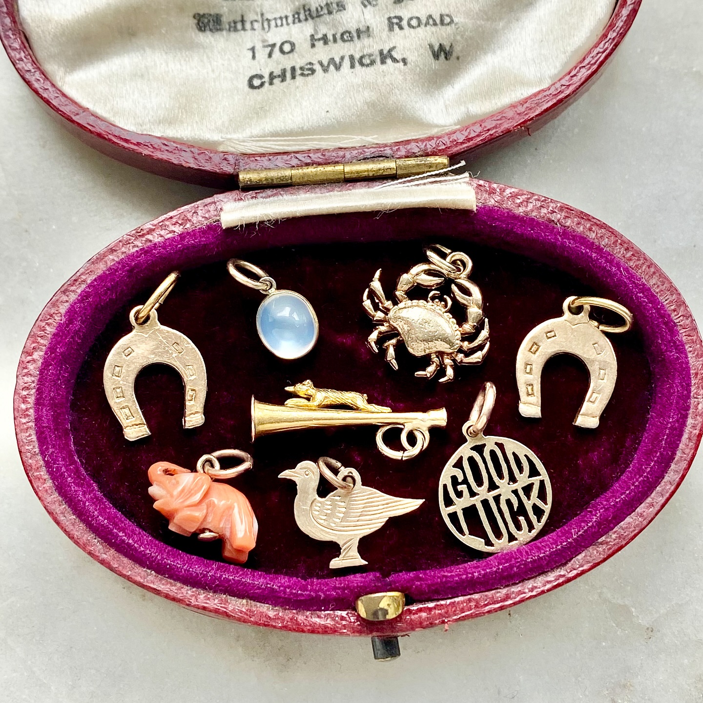 ✨ A little gold charm drop to celebrate making it to the weekend 🥰 As always it’s an eclectic mix of themes and styles 💛 There’s two super purse friendly, downward pointing horseshoe charms 🐎 (these are rolled gold) Downward pointing horseshoes are said to ‘shower the luck out ☔️🍀 There’s a adorable hand carved coral elephant 🐘 A lovely dewdrop of a moonstone set in gold 🌙🔮🩵 A sweet antique 15ct gold running fox on top of a horn 🦊 The most fabulously detailed solid gold crab dating to 1968 🦀♋️ A vintage 1950s round gold ‘GOOD LUCK’ circular charm 😍 and a very cute engraved gold duck/bird 🦆 You can find the full details for each over on our website #kategoldcharms #vintagecharms #antiquecharms #goldcharms #charmcollection