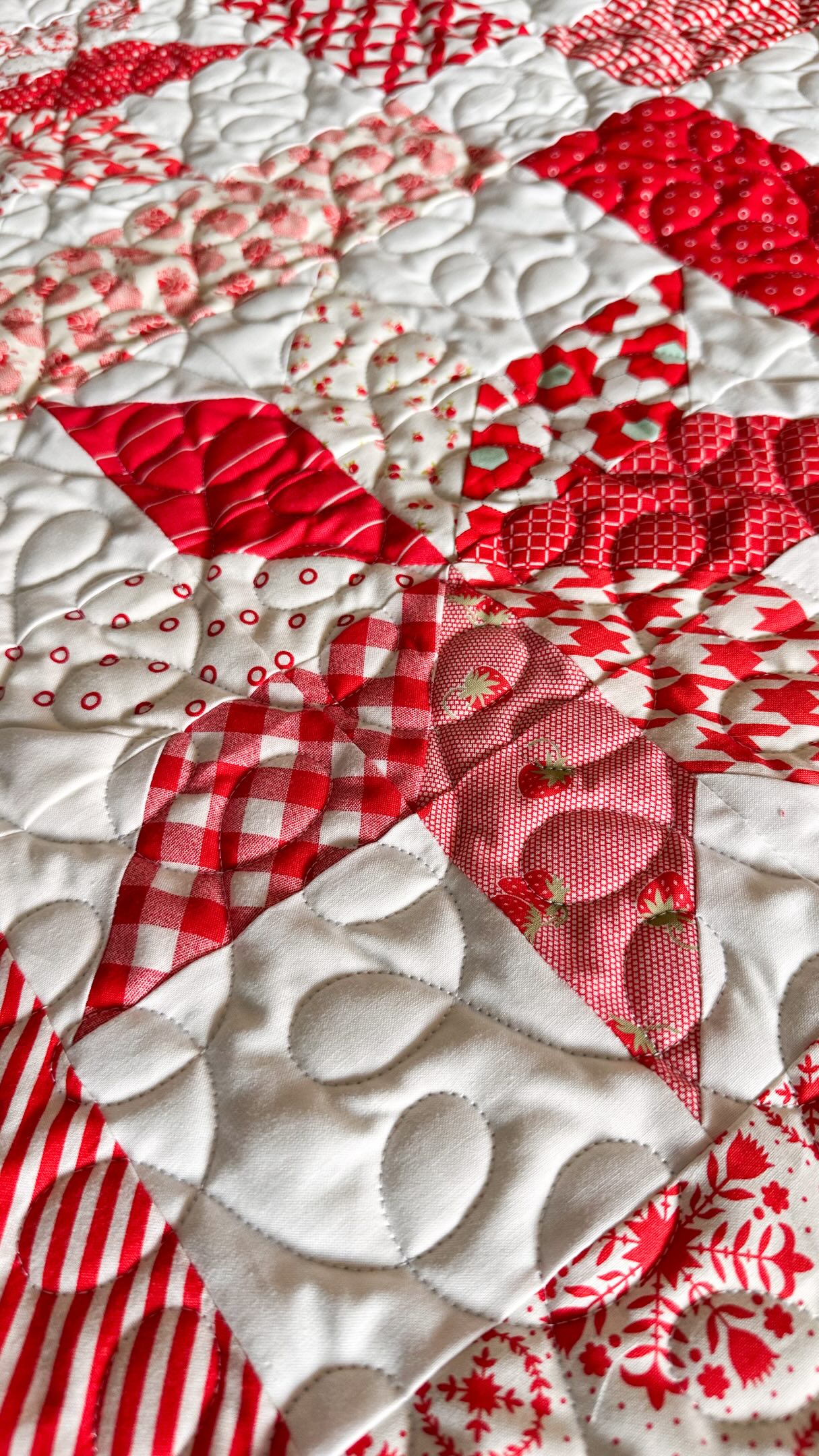 ❤️🤍 Red and white quilts never go out of style, and this one is pure perfection. ❤️🤍
This beautiful quilt was pieced by my sweet client, Marcie, using the Daydreams quilt pattern by Camille @thimbleblossoms from the book Red and White Quilts: 14 Quilts with Timeless Appeal. The mix of scrappy red and white prints paired with soft low volume fabrics creates so much movement and charm. Every fabric tells its own little story, and together they make a quilt that’s both classic and fresh.
I had the joy of adding the finishing touch with longarm quilting using the Modern Twist Unravelled pantograph, enhancing all of those gorgeous stars and patchwork details. There’s just something magical about a red and white quilt that feels timeless no matter the season. ✨
If you’ve been searching for a longarm quilter to finish your quilt top, I’d love to help bring your quilt to life. I work with quilters who have treasured quilt tops ready for professional quilting and treat each quilt with the same care I’d give my own.
What would you choose: ❤️ red and white forever, or do you love a rainbow scrappy quilt?
#LongarmQuilting #RedAndWhiteQuilt #ScrappyQuilt #quiltytexture #thimbleblossoms
