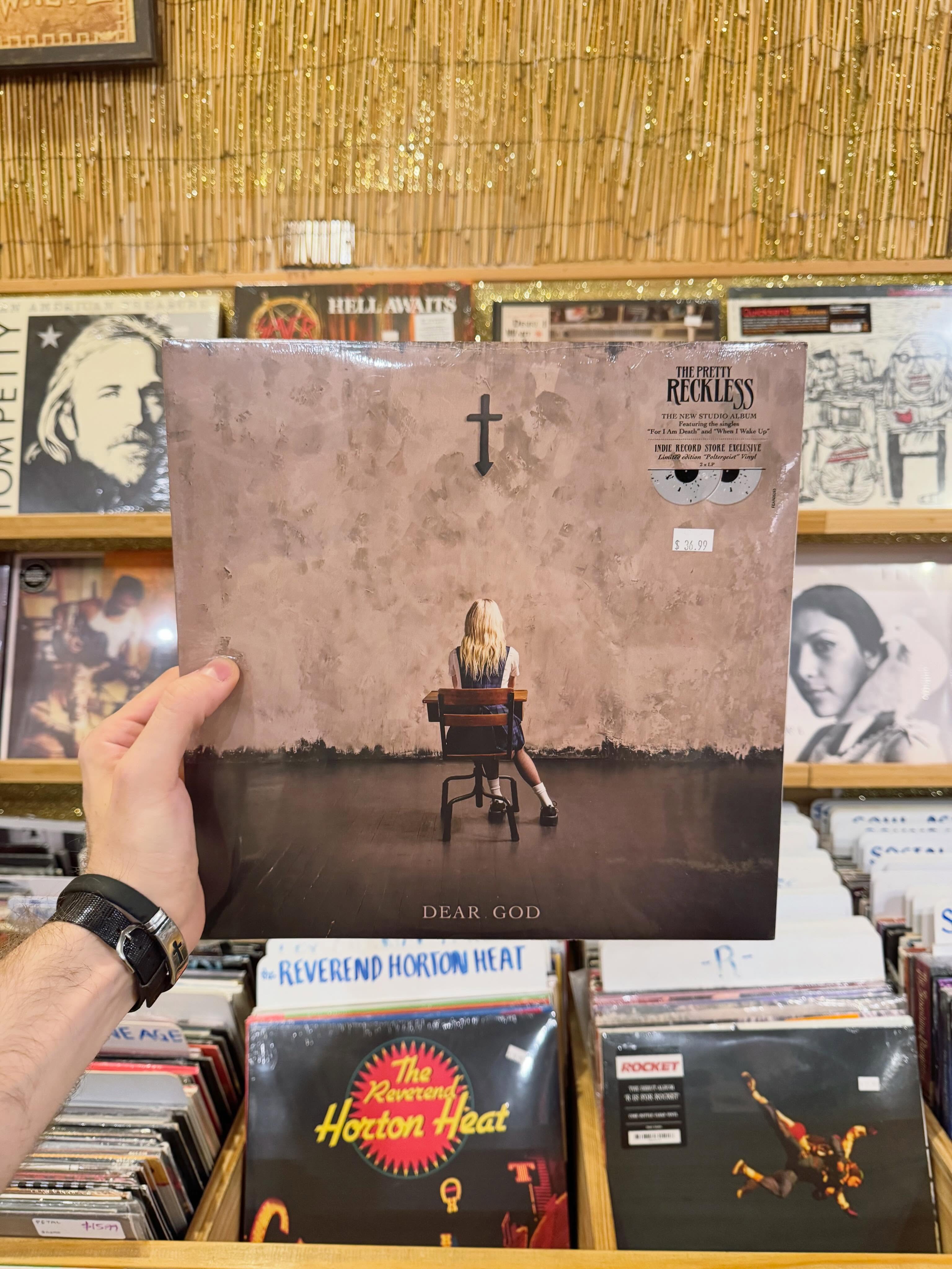 Happy Friday! We’ve got today’s new releases live on the floor. Come on down and see what other goodies came in! And don’t forget you can always check out our website to browse all of our new/reissued records!
#newmusicfriday #sigslagoon #vinyl