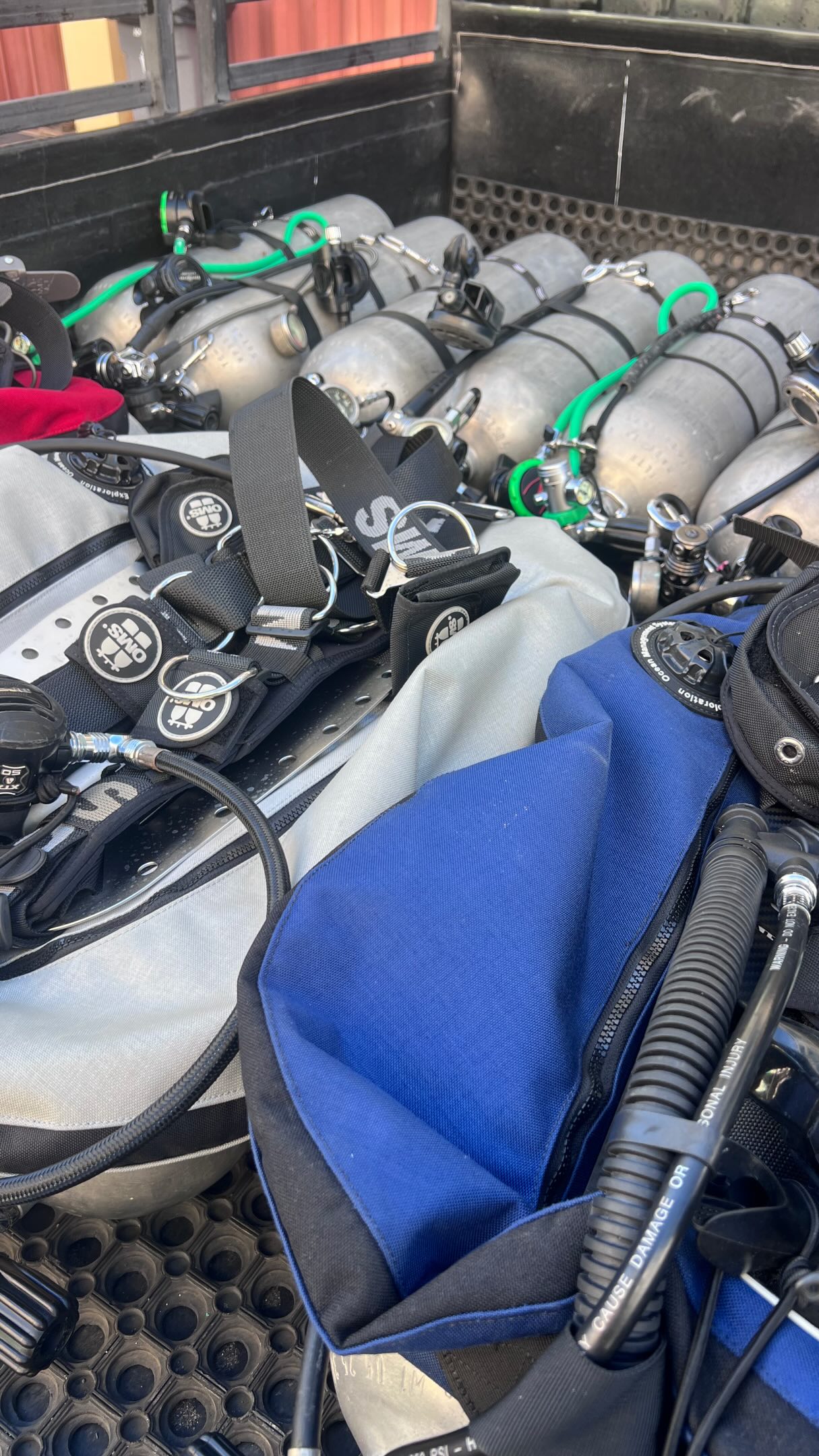 Technical diving starter pack:
✅ Too many tanks
✅ Too much equipment
✅ Pickup car full of gear
✅ Endless checklists
✅ Pool training before the real fun
Everything is packed and we’re heading to the pool for the next training session. Because in technical diving, looking cool underwater starts with doing the boring stuff correctly on the surface. 🤿😆
#tagaroadivecenter #scubadivingindonesia #tecdiving #tecdiver #tecdive
