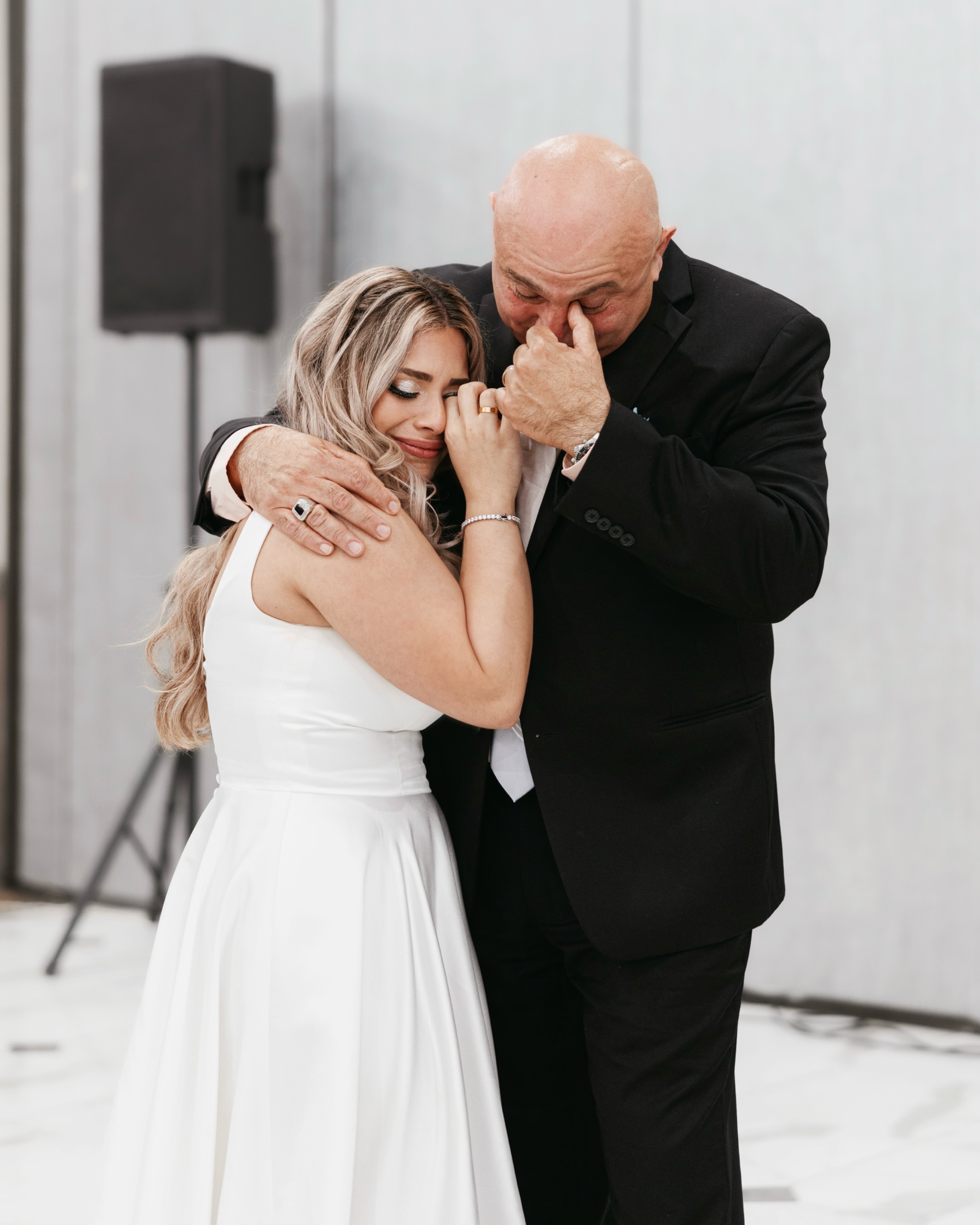 Happy Father’s Day to all the incredible dads. 🤍
The first dance tears. The look on your face when you see your daughter in her wedding gown. The quiet moments holding your newborn for the very first time. The laughter, the hugs, and everything in between.
I’m so grateful to preserve these memories and tell your stories through photographs. Happy Father’s Day to the dads who make these moments so meaningful. 🤍