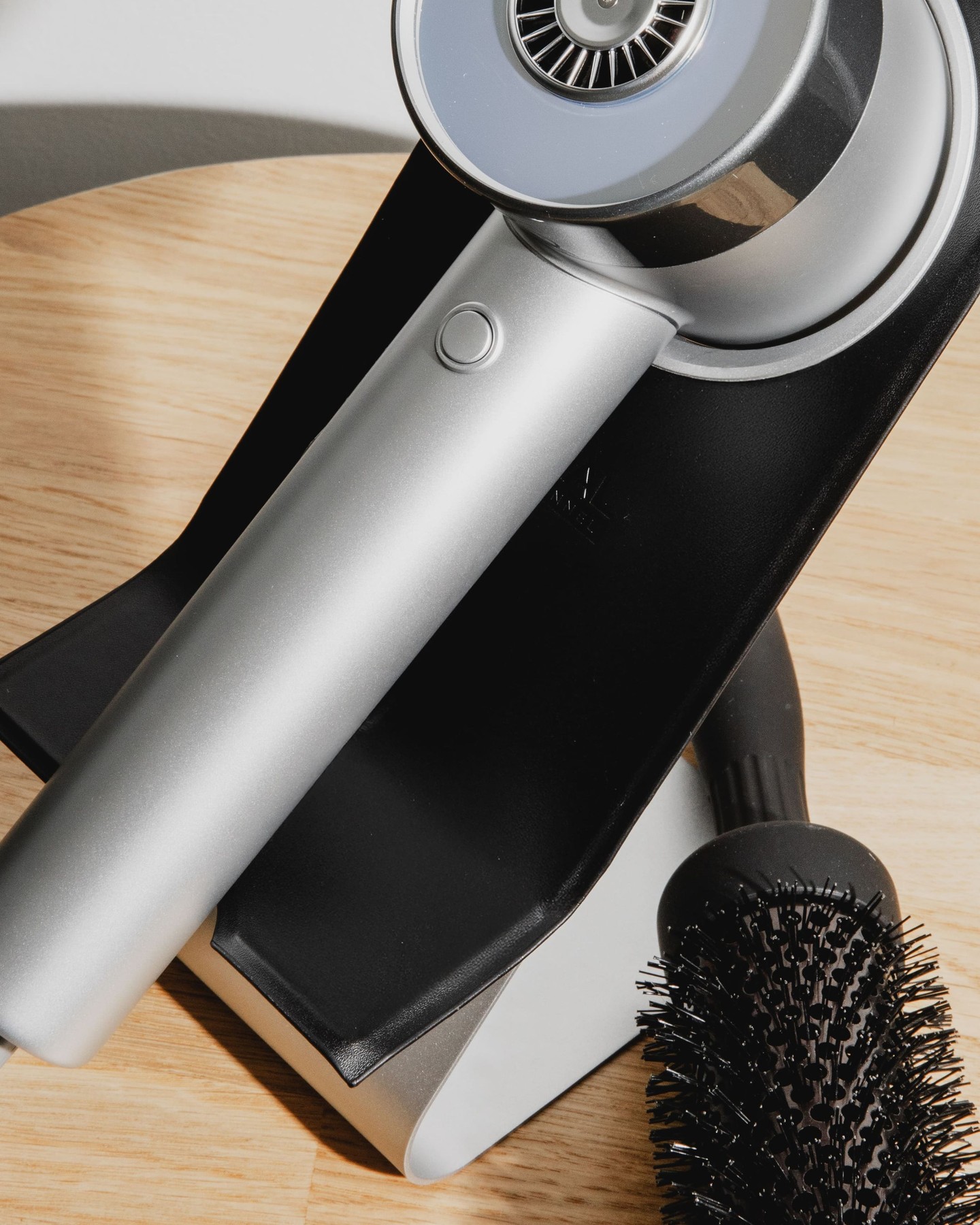 Met de juiste tools zorgen we voor een pluisvrije finish en een prachtige valling die de hele dag blijft zitten. 💨
Boek je blowout via de link in onze bio.
#ClimaxHair #Blowout #Haarstyling #KapperHeerlen #Limburg