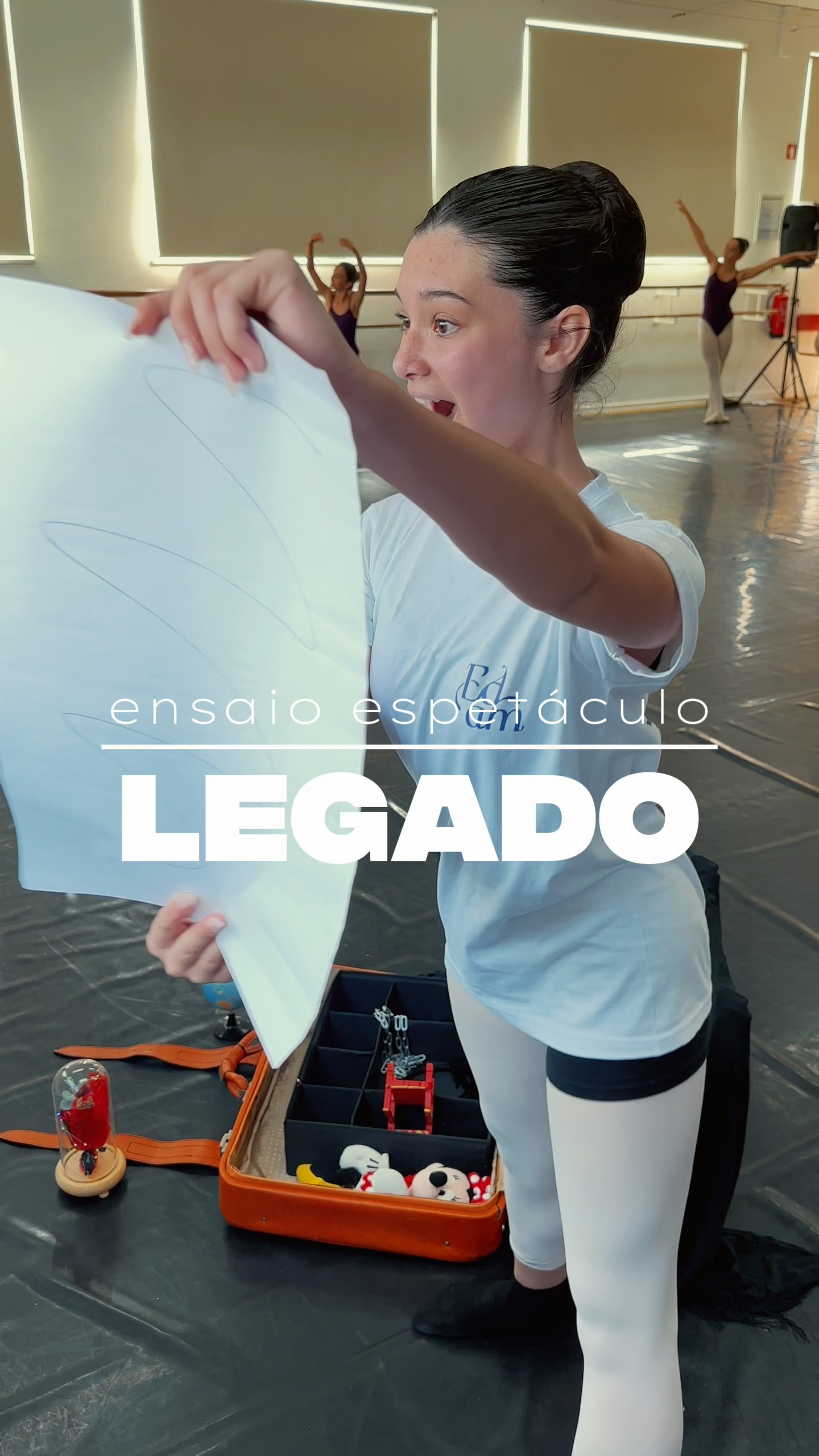 Últimos ensaios antes de subir ao palco.
A contagem decrescente para o espetáculo "LEGADO". A cada ensaio, os nossos alunos preparam-se para dar vida a uma viagem pela História da Humanidade, através da dança, da emoção e da inspiração.
No próximo dia 28 de junho, convidamo-lo a fazer parte deste momento tão especial e a acompanhar o resultado de meses de dedicação, trabalho e paixão pela dança.
📅 28 de junho de 2026
🕠 17h30
📍 Salão Preto e Prata | Casino Estoril
🎟 Os bilhetes continuam disponíveis através do link na nossa bio.
Esperamos por si para partilhar connosco este espetáculo inesquecível.