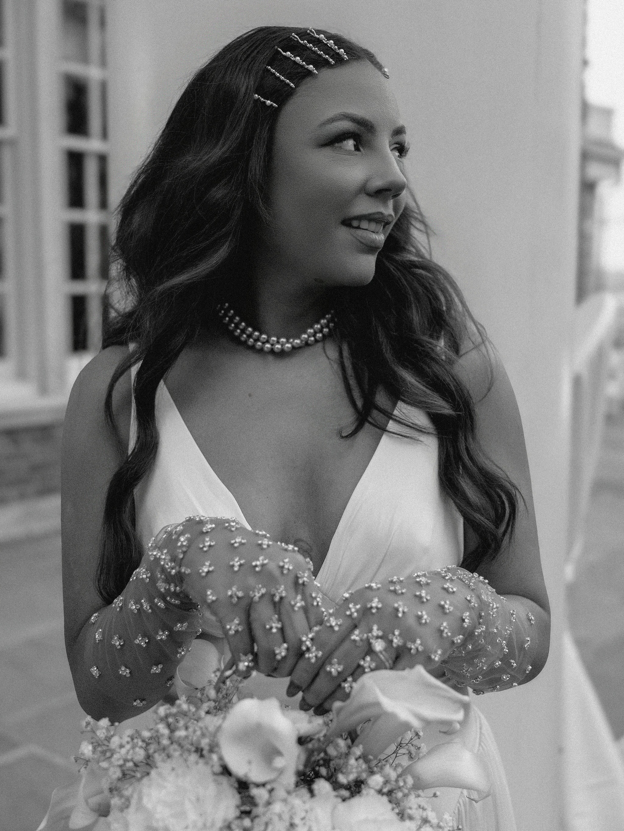 She is THE moment. Accessorized perfectly from head to heel, #ARitcheyBride @teamshay created a wedding day look weâre literally never getting over.
The Giselle gown by @allwhowander is the modern brideâs dream: a clean yet unique vintage-inspired silhouette, perfect for dressing up & making your own.
Studded sheer gloves, pearl hair pins, a pearl necklace, and a purse bouquet? It doesnât get any more chic than this đ¤
photographer: @jr.hldn
@theartofbeautyyyyy
@karlaroblebride
@tabor_and_lark
@allwhowander
@floralroutine
@bronzed.beautybar
@bay_n_barn