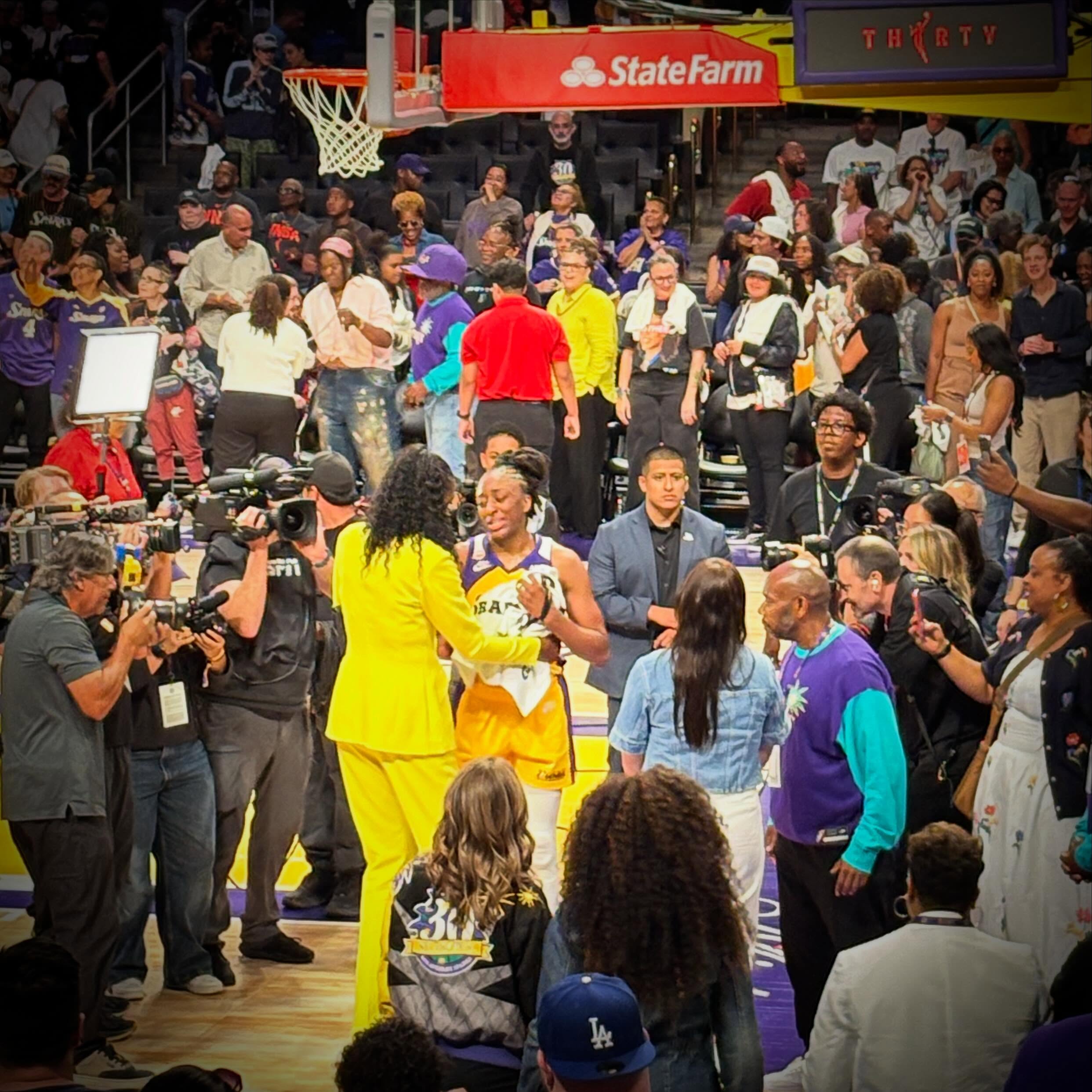 2 absolute Icons. 2 of the best to do it. 2 leaders. 2 Sparks Champions. 1 started it all. 1 changed it all with the new CBA. 30 years in the making. Thank you both for everything you’ve done and continue to do for women’s basketball 🥹🏀✨
#wnba #lasparks #30thanniversary #wnbpa
