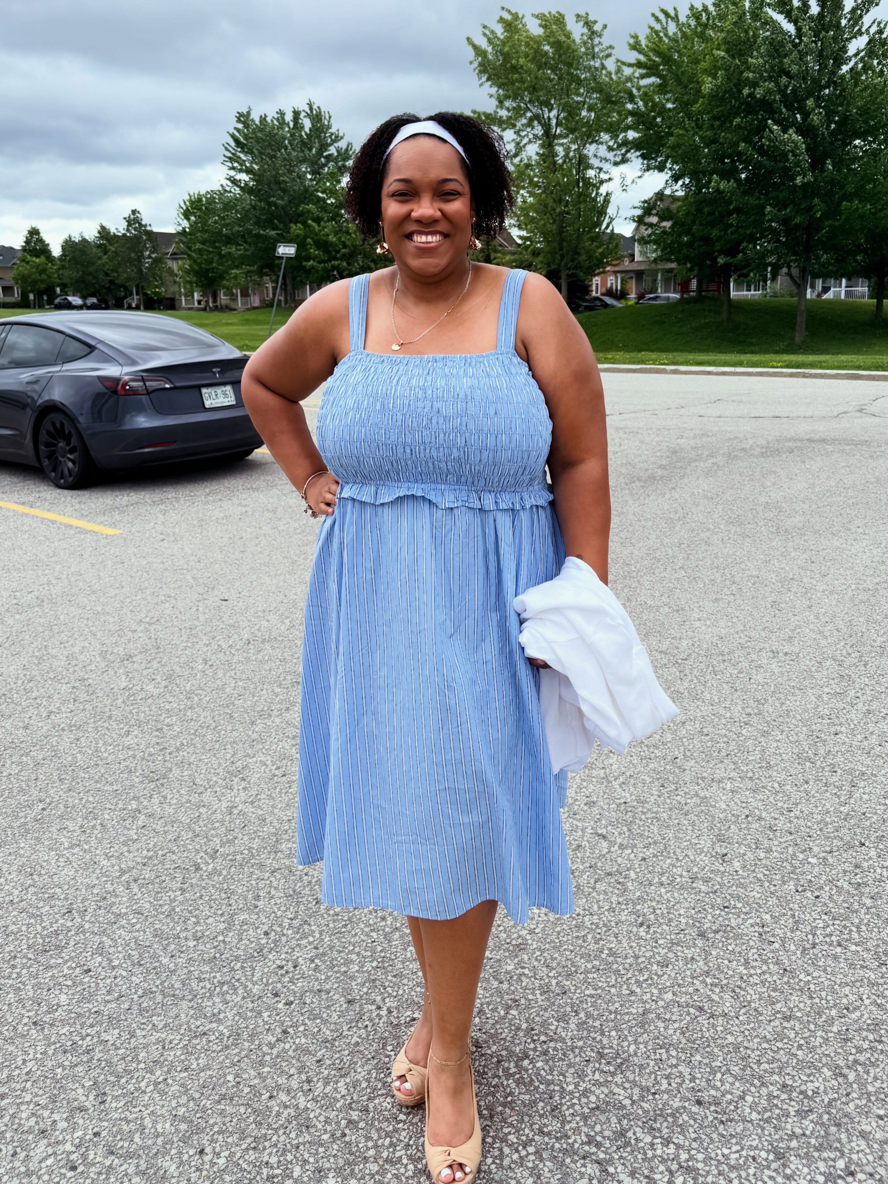 Celebrated my little big guy’s Preschool graduation. I still can’t believe my youngest is about to be in kindergarten. Time really flies!
This @oldnavy dress I picked up the other day was perfect for the occasion. Simple but chic, and super comfy!
P.S. Y’all wouldn’t believe my wedged heel broke as I was about to walk in the door (with no time to spare to go home and change shoes). So what did I do? Broke the other heel off and made flats 🤣🤣🤣🤣 us moms do what we gotta do!
#PlusSize #PlusSizeFashion #SummerDress #MomFashion #MomLife