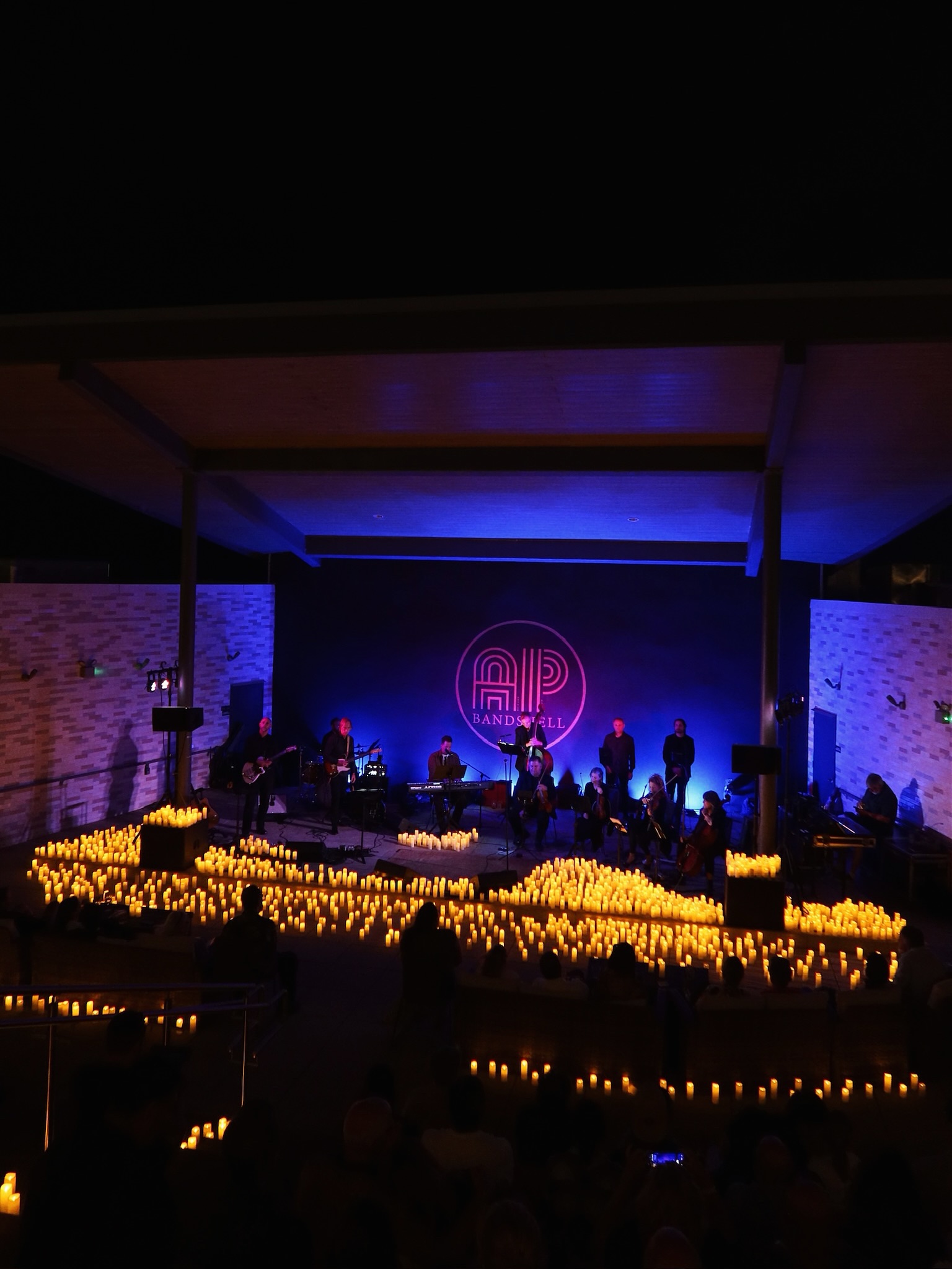 ASBURY PARK! Thank you so much for a beautiful, sold out evening outside! These shows in particular take a village to put on and I’m so grateful to everyone. From my amazing wife and kids, to my talented musicians, my sound/lighting crew and engineer Tony Losardo, my pal Mike Livingston on photo & video, the staff at AP Rooftop, North to Shore Festival and their great marketing team, The Star Centre in MD for loaning us all of those candles, and my show-runner / tour manager Allie. I can’t wait to see you again on July 24th — Tickets just went on sale and our VIP section is almost sold out (there’s 1 ticket left). You guys rock! See you soon 😎🎶
📸 @mlivs_photos
📸 @erin.rogers_