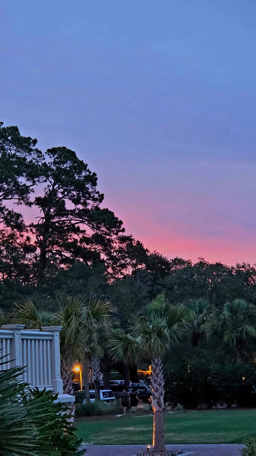 Started the evening celebrating a friends birthday with incredible waterfront views and an amazing dinner at Links in Sea Pines. There’s just something about watching the sunset with great food and even better company. ✨
And because no Lowcountry date night is complete without a little local fun, we ended the night with drinks, live music, and dancing at one of our favorite local spots, Pour & Proper. 🍸🎶
This is exactly why we love calling Hilton Head home. ❤️
What’s your favorite date night spot on the island? Drop it below! 👇
#lowcountryliving #seapines @linksamericangrill @pourandproperhhi