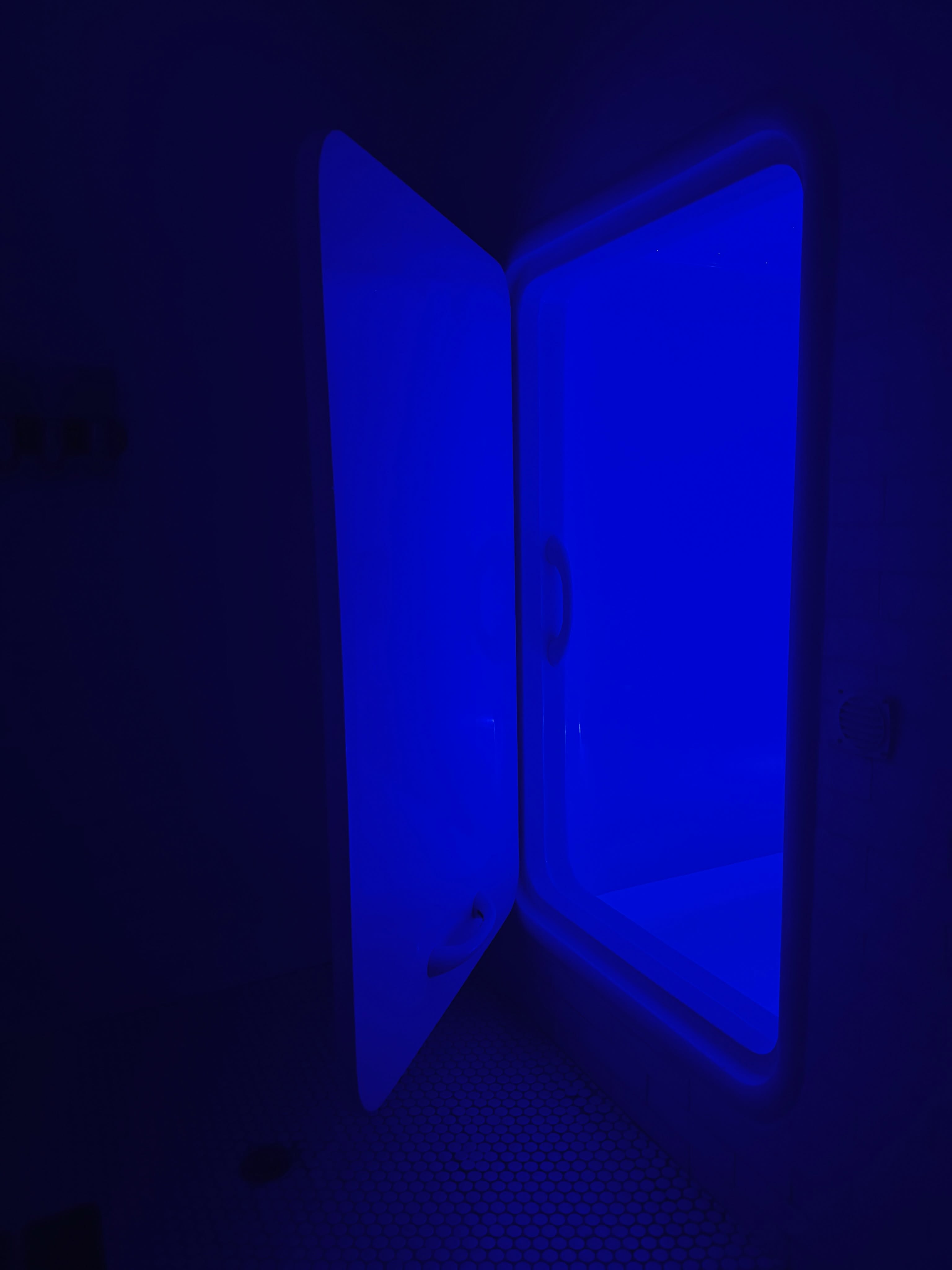 Step into another dimension.
Our sensory deprivation float tank is an experience unlike any other.
Slip away into a space tailored for mental and physical relaxation.
Our float tank is spacious, salt-rich and its own space entirely,
with the freedom of creating your own unique experience.
✨ Starlight on the high ceiling if you want.
🌊 Gentle Ocean Waves in your ears unless you want silence.
💙 Calming blue light if total darkness isn’t your thing.