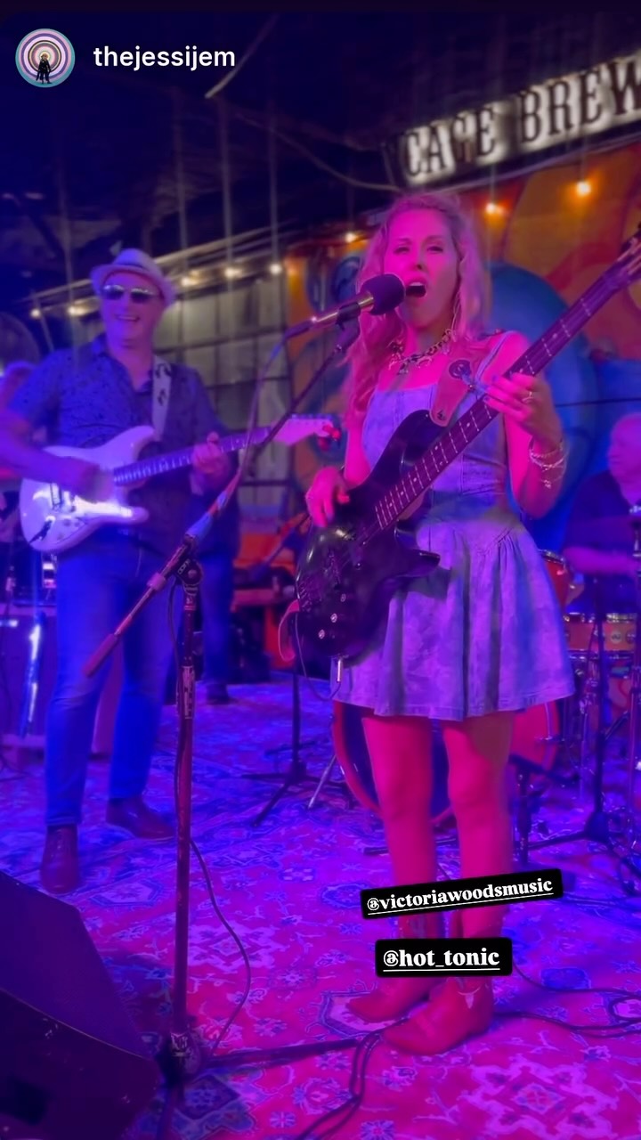 Little clip from @cagebrewing
#ilovestpete #bass #tampamusicscene #floridamusicscene #beatlesmania
@joshjazzguitar
