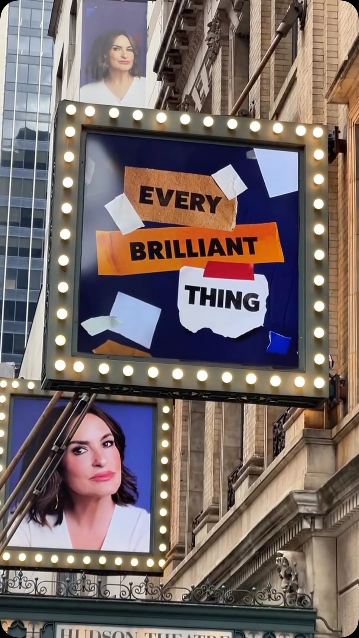 We had to return to the Hudson Theatre to see its front of house transformed in honor of Mariska Hargitay! The Emmy and Golden Globe-winning actress has been delighting audiences this summer as she makes her Broadway debut in Every Brilliant Thing. Will you be seeing Mariska onstage this month? #MarqueeMonday
