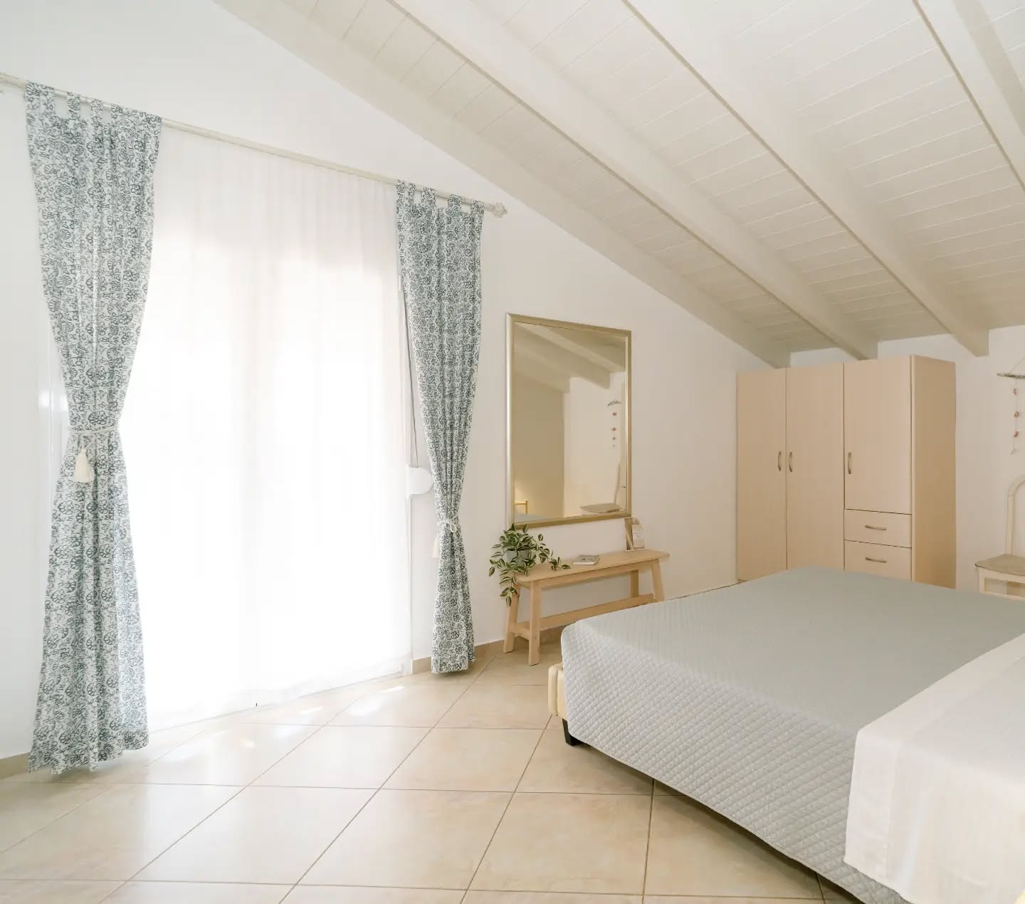 A space designed for rest
🍃
#FissasRooms
#Bookyouraccommodationwithus
#SeaviewtoIonion