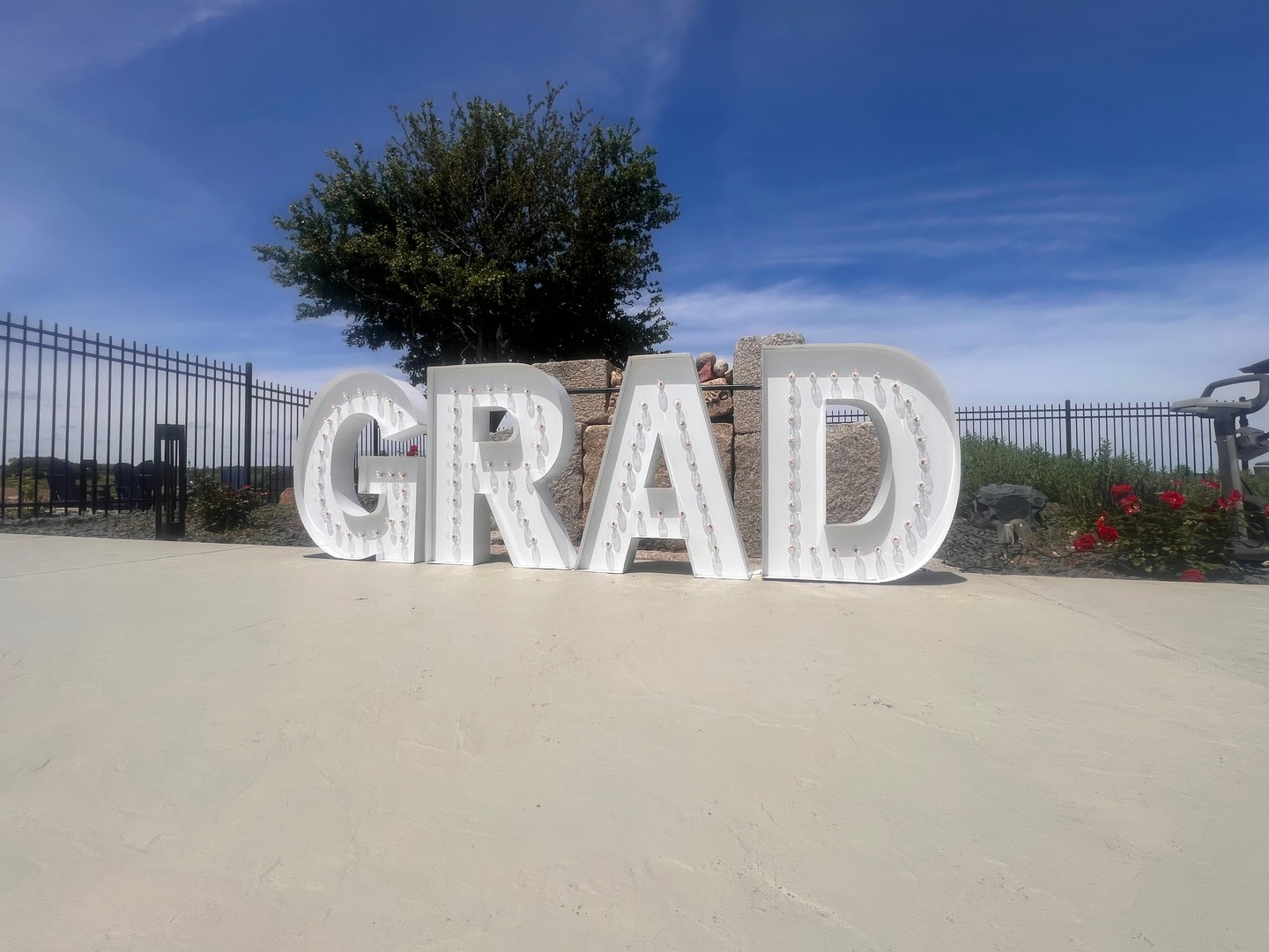 Pool party by day. Glowing graduation celebration by night. βοΈβ‘οΈβ¨
A little marquee lighting is all it takes to make a graduation party stand out in style. π
Reach out for a free quote for you next event β https://www.iowaglowco.com/