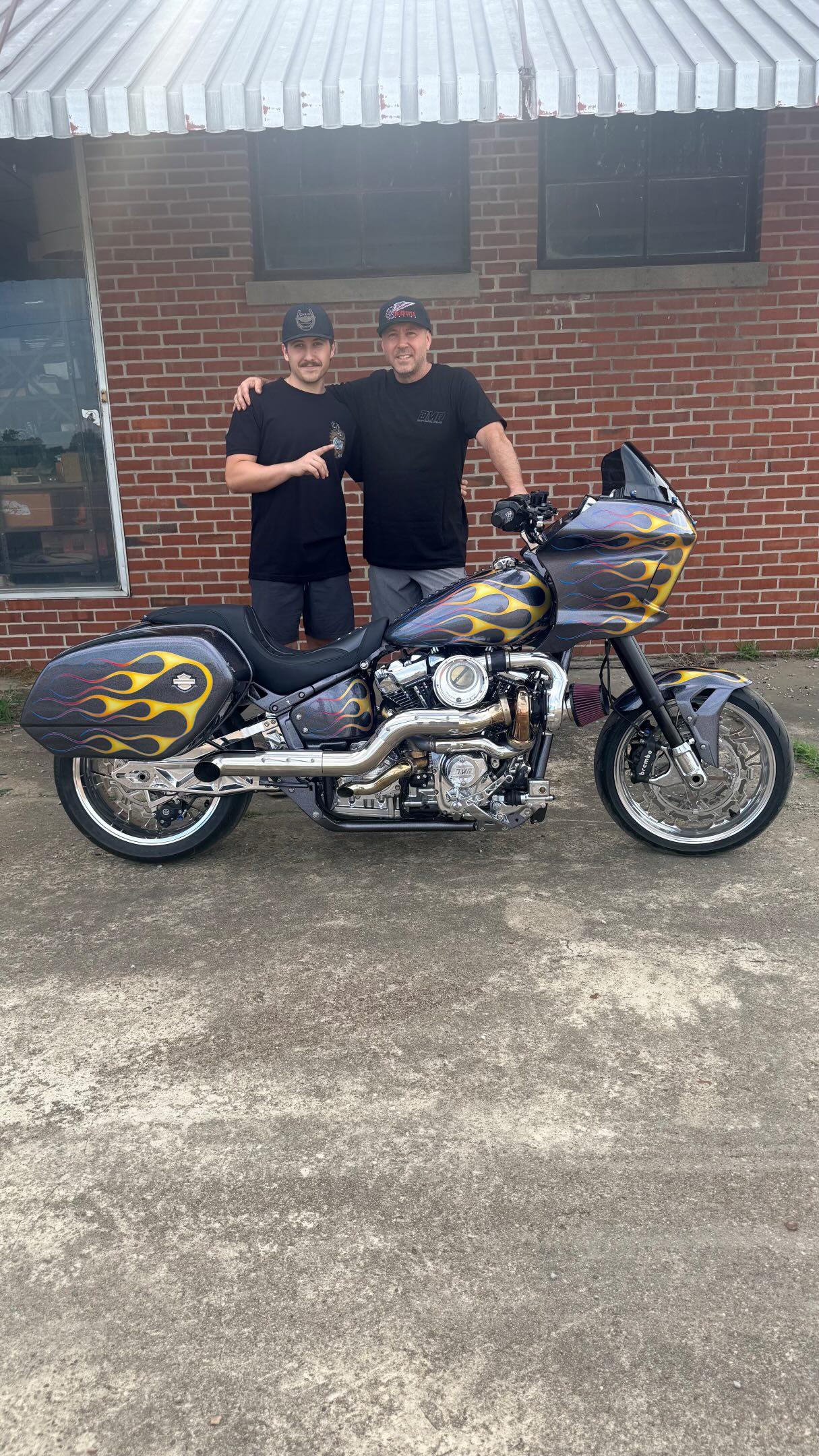 Volume up! 🔊🔊🔊 Love that sound! Like a jet on the tarmac ready for takeoff! 👊🏼✊🏼🚀 DMR x @harleydavidson x @bornfreeshow
#harleypartner
#harleydavidson
#bornfree17
#harleypartner
@harrisonbbarnes right hand man/CAD
@traskperformance Stage 2 Turbo system
@lyndallbrakes wheels, rotors, and sprocket
@rrmph DMR machinist
@jamescarterseats seat
@evolution_industries clutch and primary system
@feulingparts arp drivetrain bolt kit
@ridedunlop #ridedunlop tires
@arlennessmotorcycles titanium rotor bolts
@customcycleengineering radial caliper mounts
@whovillespeedandcustom polishing on the drivetrain
@codychildress polishing on the drivetrain
@painthuffermetalflake metalflake and paint supplies
@fourrivershd Lowrider ST
@thundermaxefi EFI
@a1mike crank
@chewyspowdercoating powdercoat
@mymachinist one off misc machined parts
@jeremywilliamson5577 headwork and tuning
@sik_paint pinstriping
@forever_rad_ pinstriping
@fox suspension
@brinxgarage suspension
@ridefoxpv suspension
@bamco_motorsports arp windshield , inner fairing, and other misc bolt pieces with blue washers