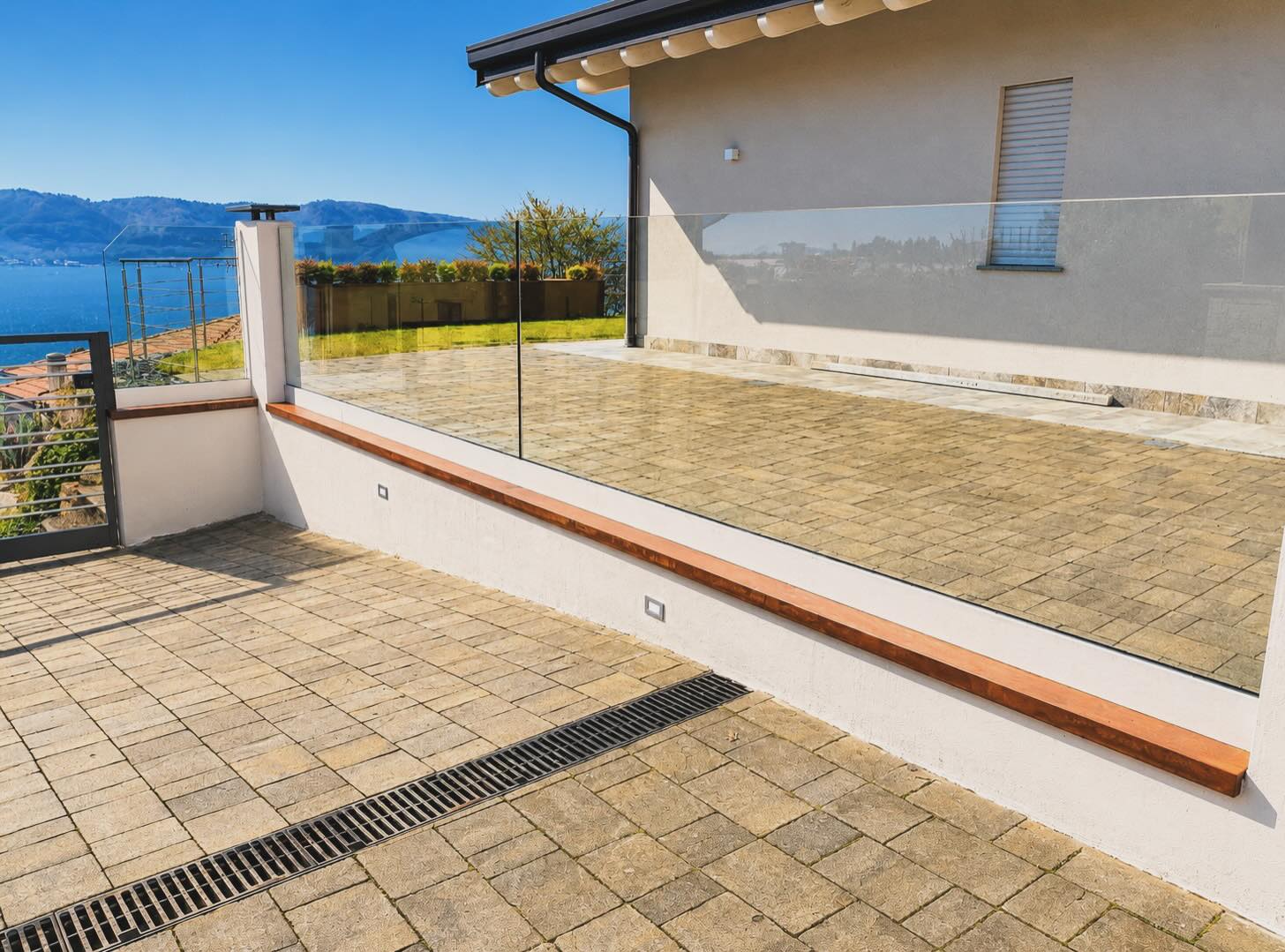 Il dettaglio invisibile che valorizza ogni esterno๐
#parapettiinvetro #pglass #madeinitaly