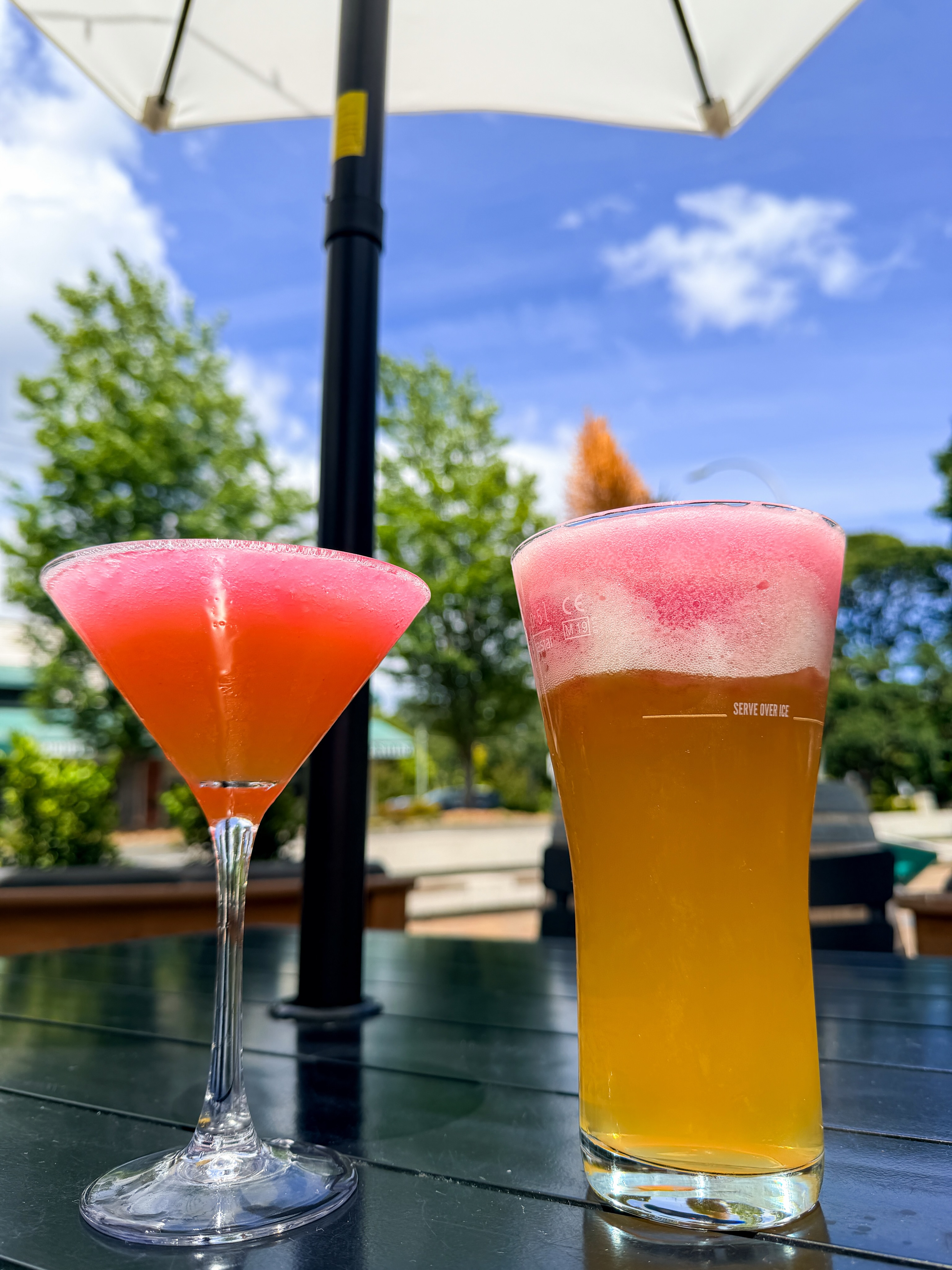 You + our sunny patio + a frozen beverage + good company + your furry friend…. Need we say more? ☀️
Monday specials👇🏼
2for1 Piece Fish & Chips $21
Coors & Canadian pints $6.50
Whiskey Peach Tea $12
See you today?
.
.
.
#yyj #esquimalteats #esquimaltbc #yyjeats #yyjpatio