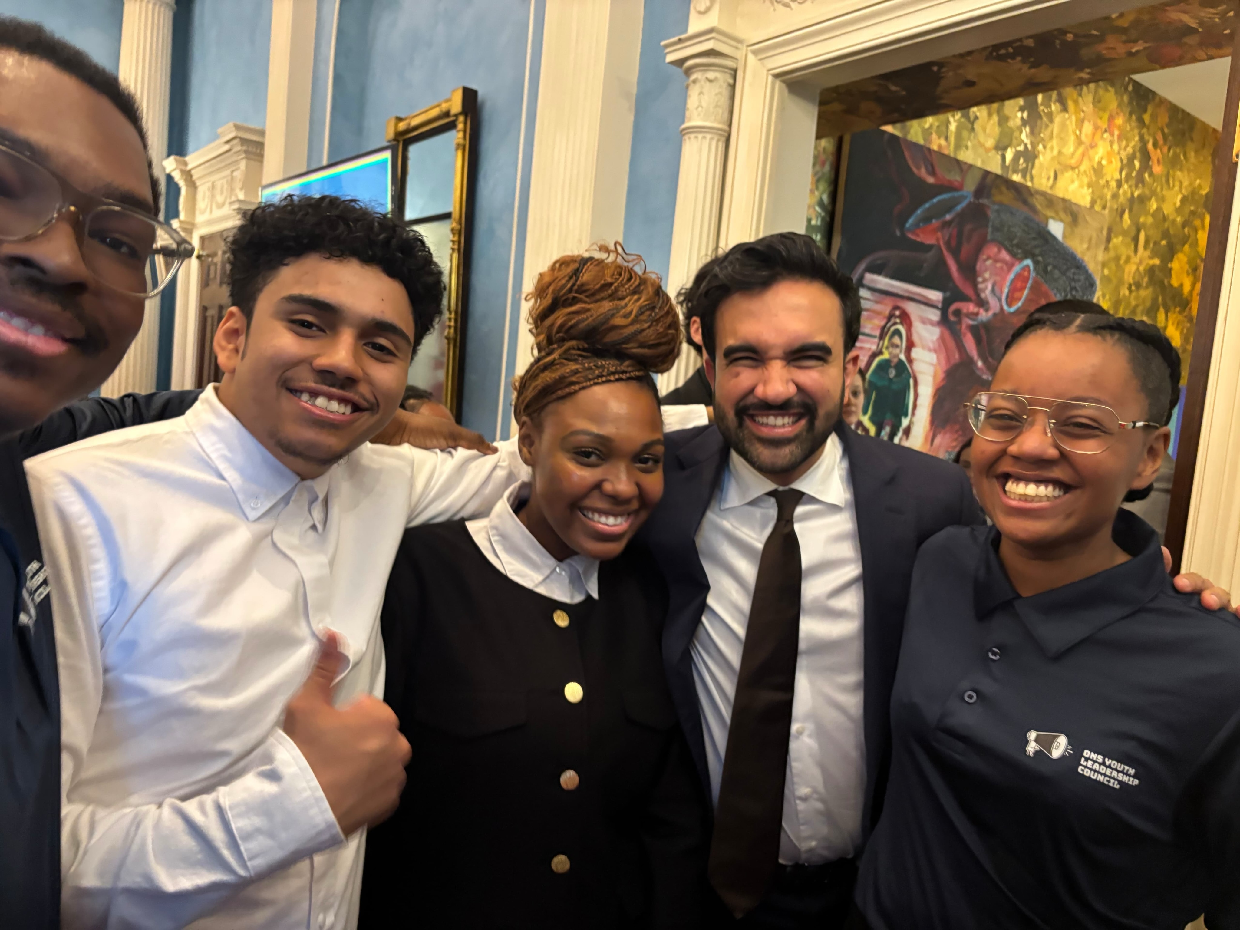 On June 16, youth representatives from the Office of Neighborhood Safety Youth Leadership Council joined New Yorkers from across the city for an evening of reflection, celebration, and community in honor of Juneteenth, hosted by Mayor Zohran Kwame Mamdani at Gracie Mansion. The event brought together community leaders, advocates, artists, and residents to recognize the significance of Juneteenth and celebrate Black history, resilience, and achievement. Our youth were inspired by remarks from city leaders, powerful cultural performances, and meaningful opportunities to connect with others who are committed to building a stronger, more inclusive New York City.
@youthleadershipcouncilnyc @ons__nyc @ici_nyc
#gkallday #youthleadership