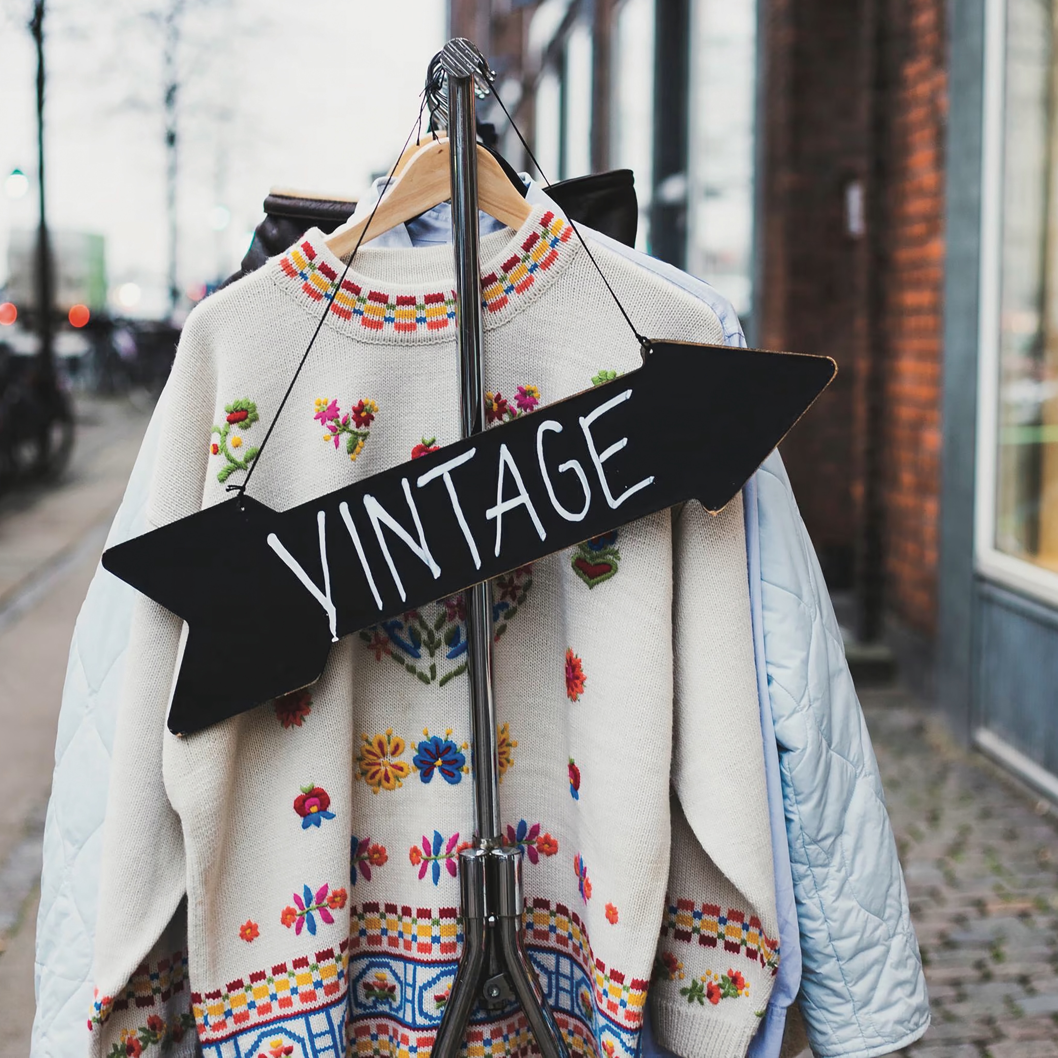 Il mercato dell’usato cresce più della moda tradizionale; cosa ci insegna la Generazione Z ?
Riutilizzo e app dedicate stanno cambiando il destino dei vestiti passando dalla fast fashion al second hand.
.
Nel nostro magazine approfondiamo questo tema con qualche suggerimento interessante anche per te 😉
Scarica il nostro magazine da www.goodliving.it
.
#fashion #vintage #genz #secondhand