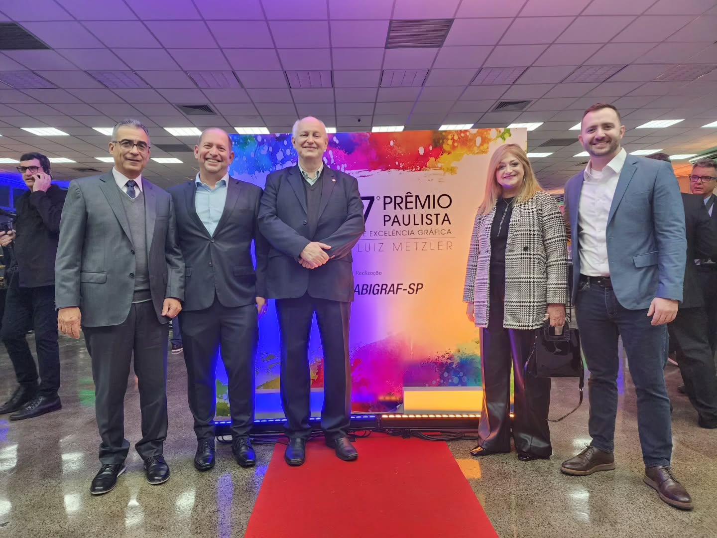 Hoje (26/06) é dia de festa na indústria gráfica de São Paulo com a entrega do 7° Prêmio Paulista de Excelência Gráfica Luiz Metzler.
Nosso diretor André Giannobile @andregiannobile (que também faz parte da Diretoria da Abigraf-SP) marcou presença e participou da entrega de alguns troféus durante a cerimônia, que acontece no auditório do Senai Theobaldo de Nigris.
#Abiea #PremioPaulista #Abigraf
