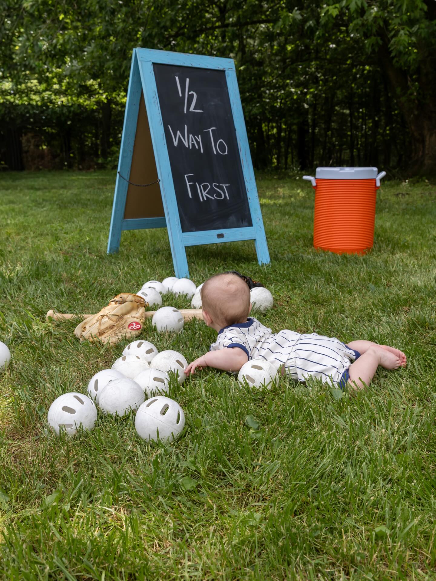 This little guy celebrated his 1/2 way to first BIRTHDAY!! With help from his sweet family, pup Hermes and of course Jim Thorpe!! No better way to spend a birthday than on the field!
Let’s Play Ball!!
@katie_awoods
#halfwaytofirst⚾️ #birthdaysession #pafamilyphotographer #cortneytorresfamilyphotographer #familyphotographer