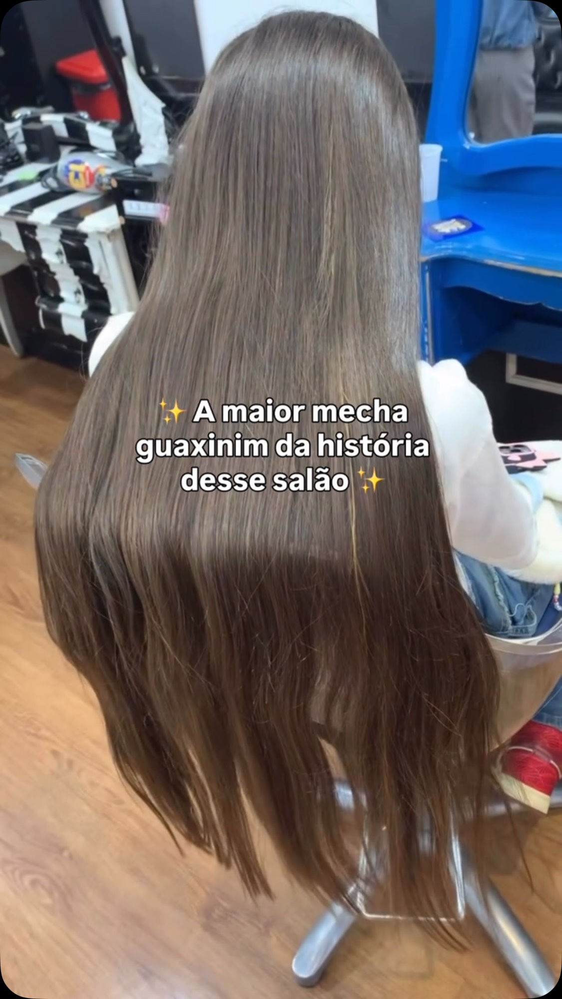 A nossa hairstylist @wanessabonfiolicolors parou o salão com essa transformação! ✨
Do natural a um platinado perfeito para, finalmente, dar vida a esse roxo vibrante com raccoon stripes gigantes em laranja e preto. Incrível demais, né?
Um cabelo cheio de personalidade, do jeito que a gente ama! 💜🧡🖤
#circushair #cabelocolorido #raccoonstripes #cabeloroxo #raccontailhair