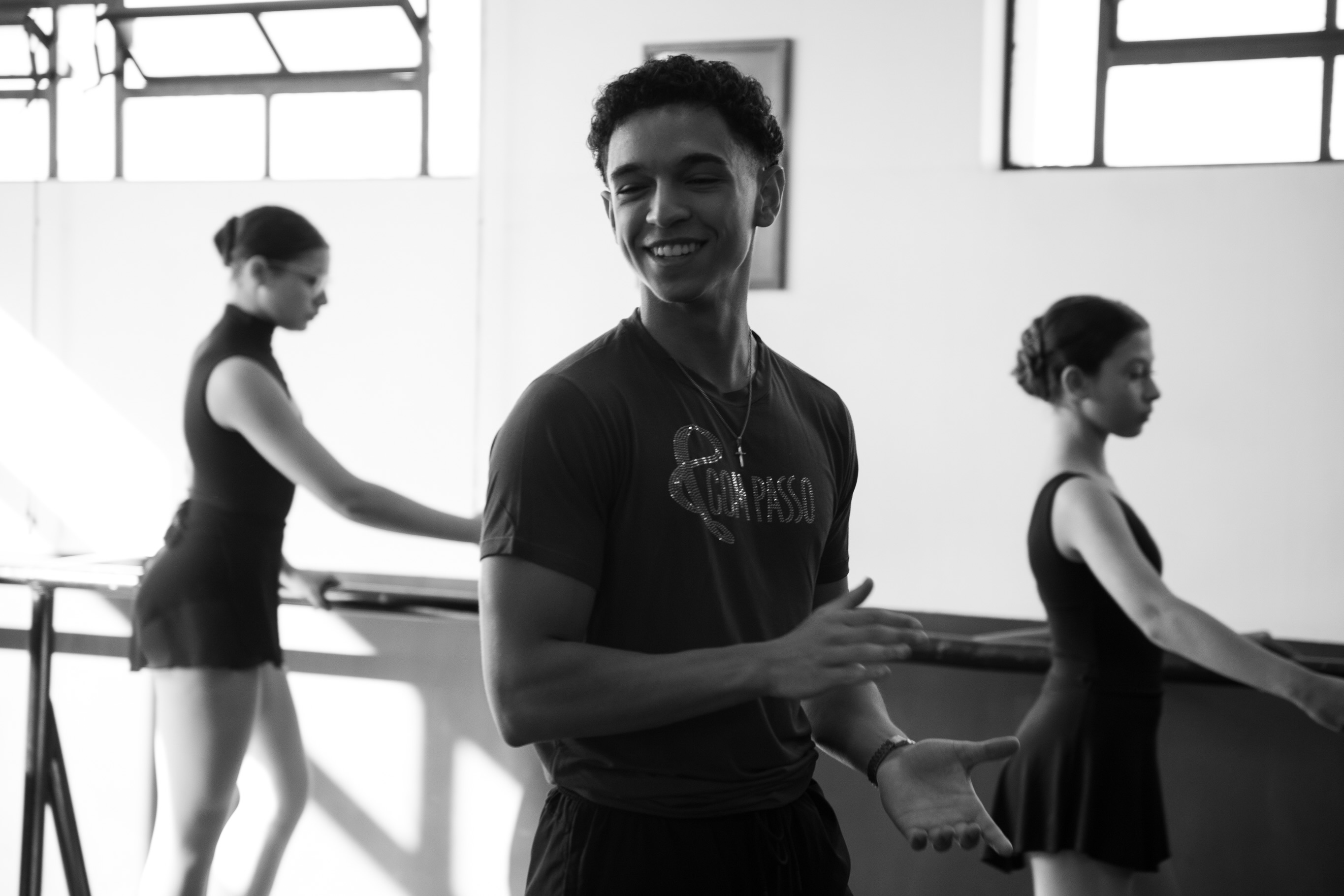 Workshop do João Massei na Com Passo Cia de Dança ✨
📍 @compassociadedanca
que presente viver esse momento contigo, @joao.massei 🩶
é especial demais te ver crescer! 🥹
o mundo é seu, John 🌎
obrigada Com Passo, Bruna & Ananda por abrirem as portas com tanto carinho e gentileza. foi incrível!
📸: @beart.eemtodaparte